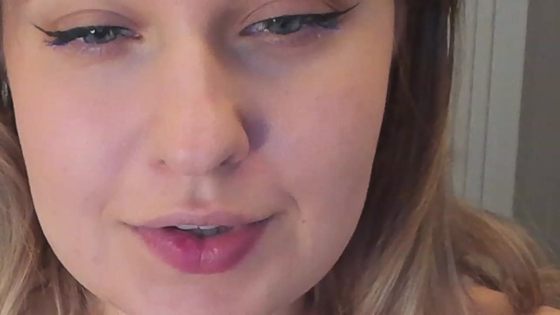 Gallery image thumbnail from SensualAdict's myfreecams stream on, 12/27/2022, 19:27 image 8 of 20