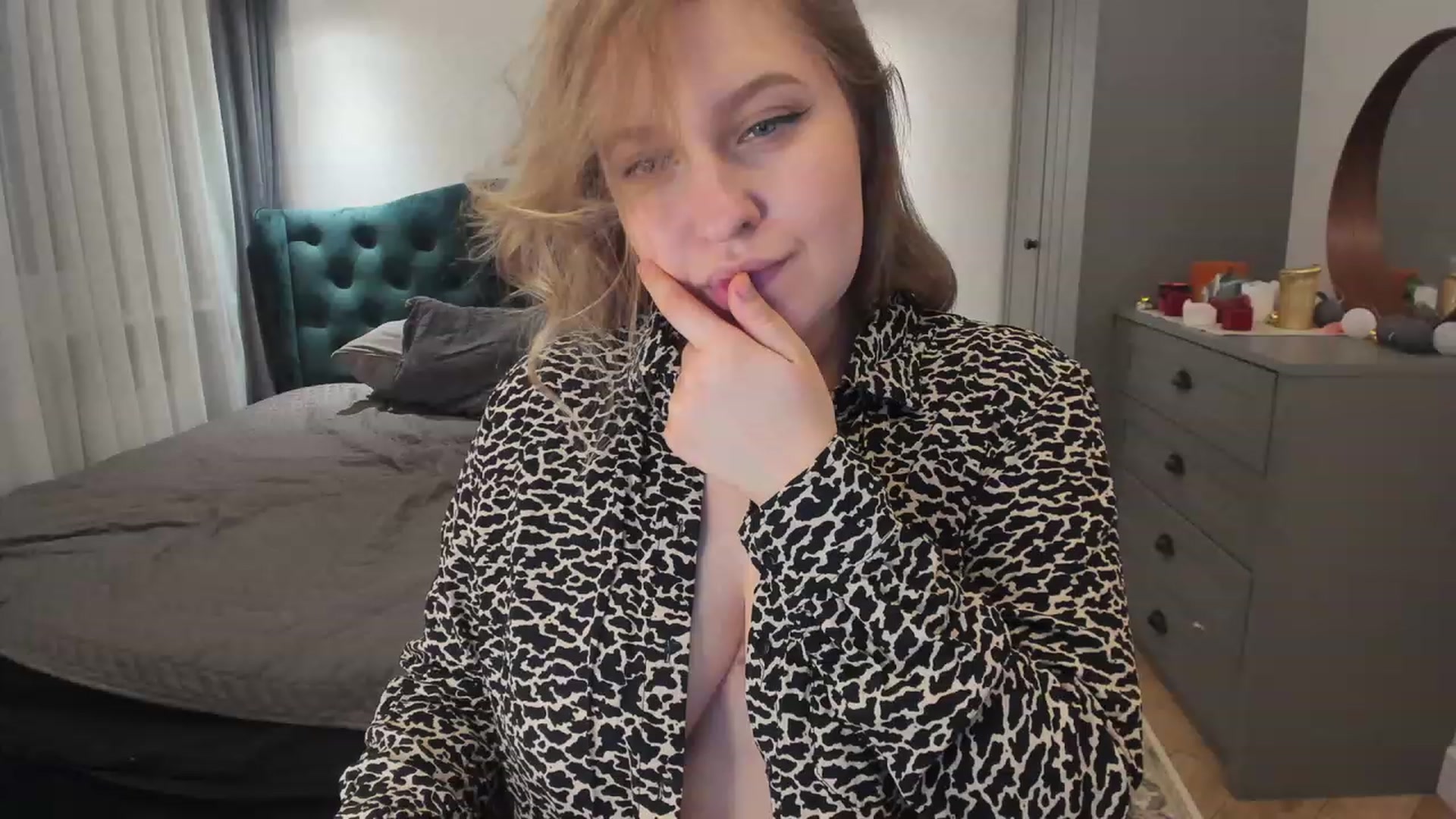 Gallery image thumbnail from SensualAdict's myfreecams stream on, 12/27/2022, 19:27 image 1 of 20