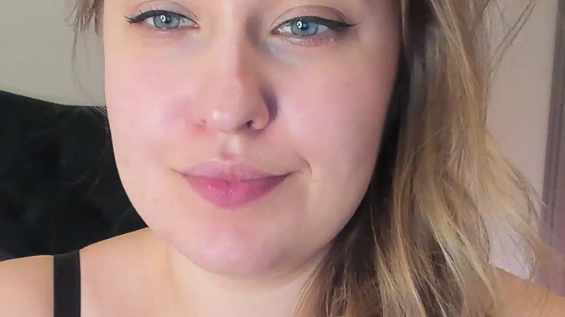 Gallery image thumbnail from SensualAdict's myfreecams stream on, 12/28/2022, 18:03 image 15 of 20