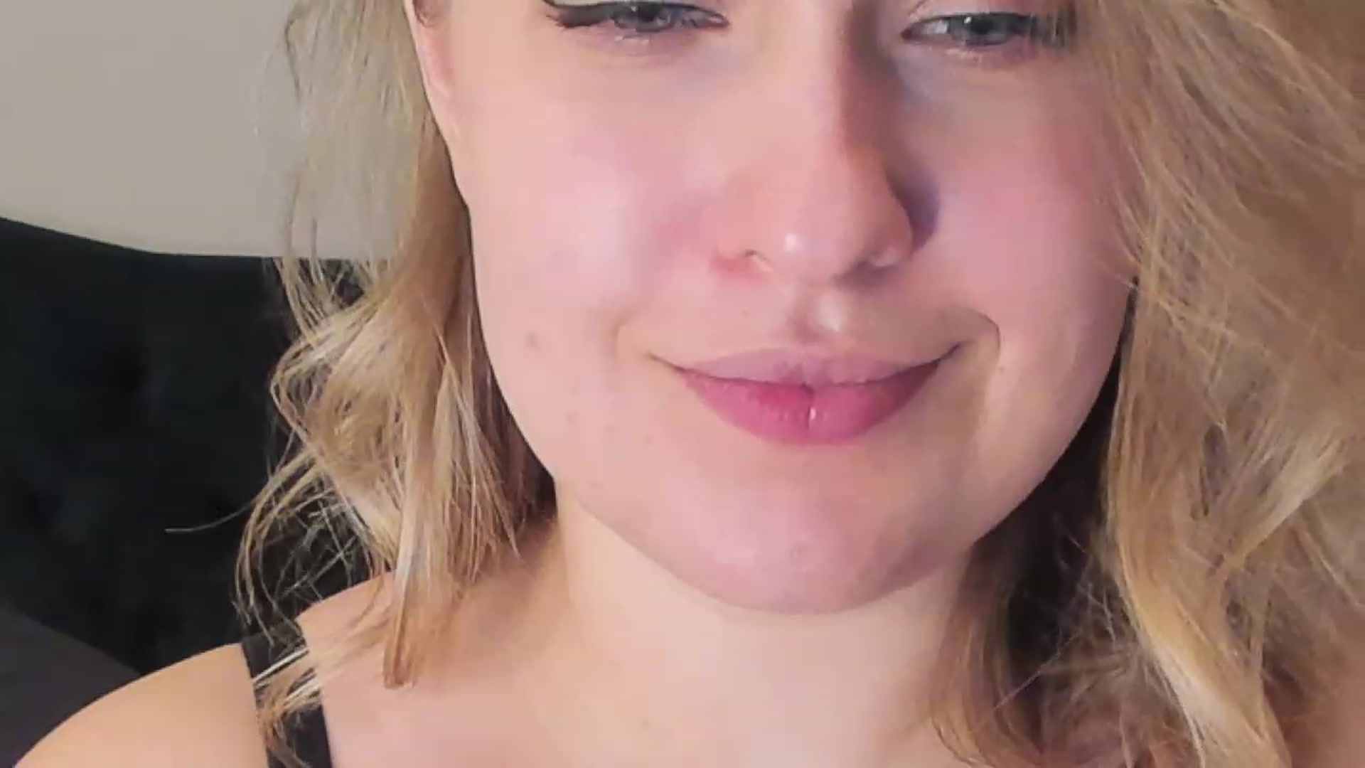 Gallery image thumbnail from SensualAdict's myfreecams stream on, 12/28/2022, 18:03 image 18 of 20