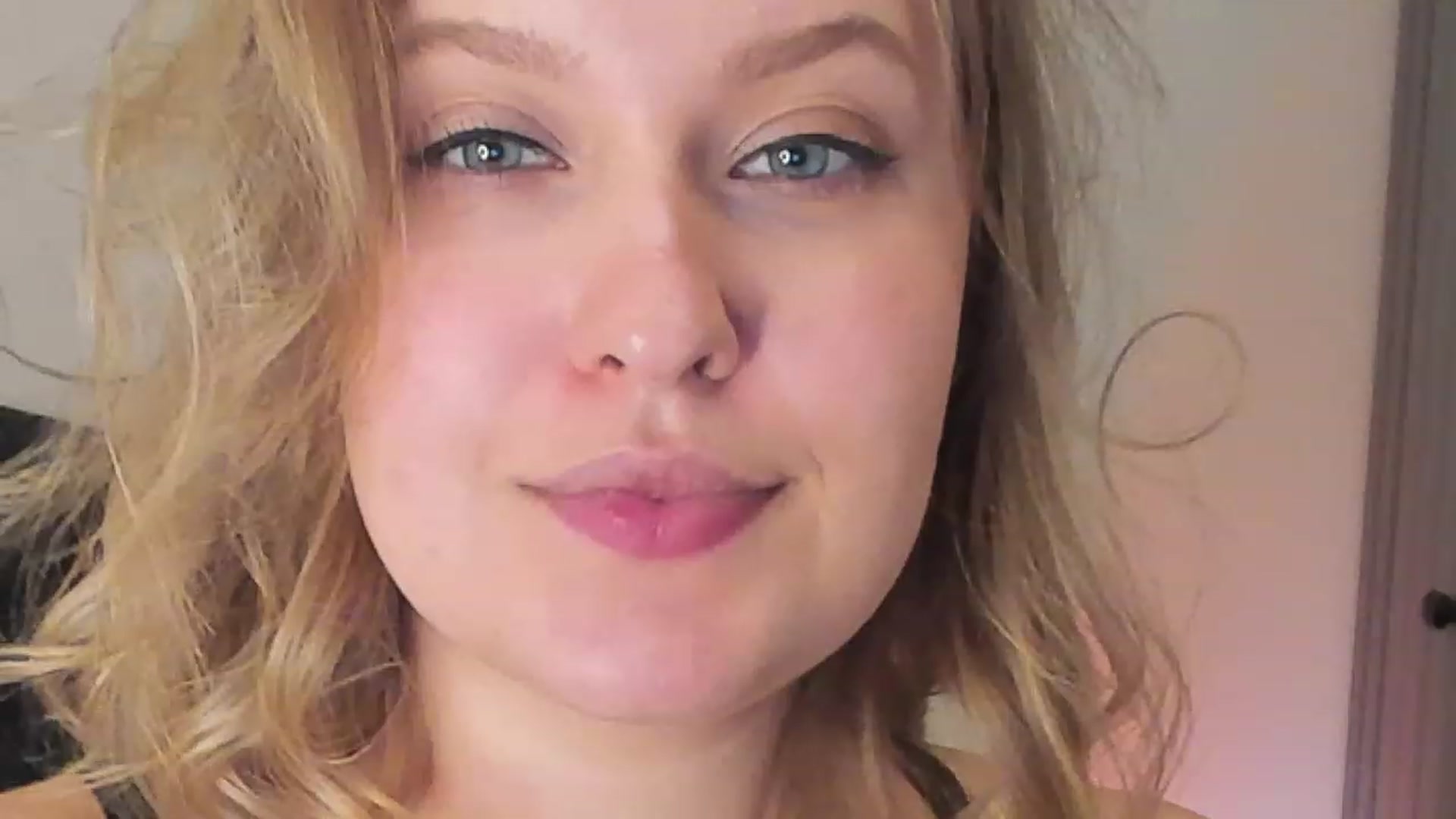 Gallery image thumbnail from SensualAdict's myfreecams stream on, 12/28/2022, 18:03 image 14 of 20