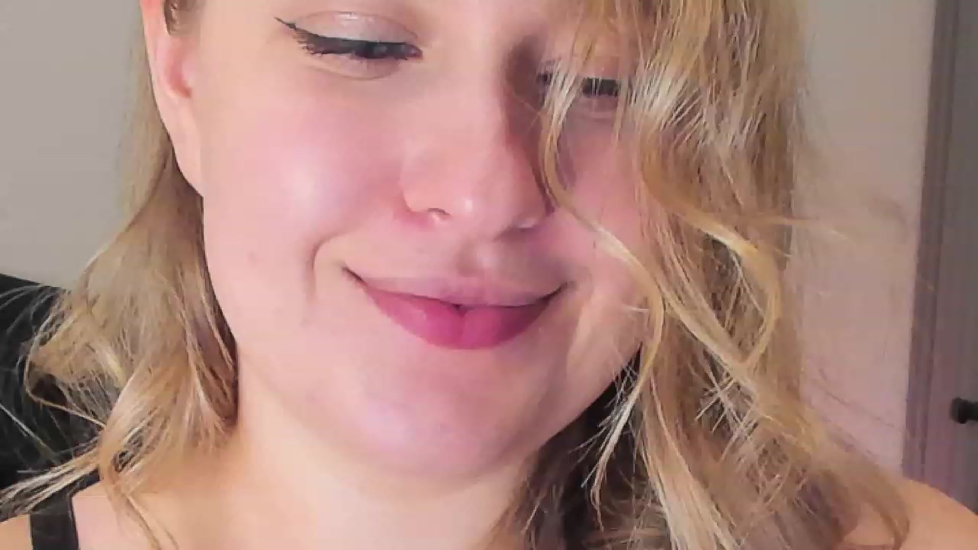 Gallery image thumbnail from SensualAdict's myfreecams stream on, 12/28/2022, 18:03 image 1 of 20