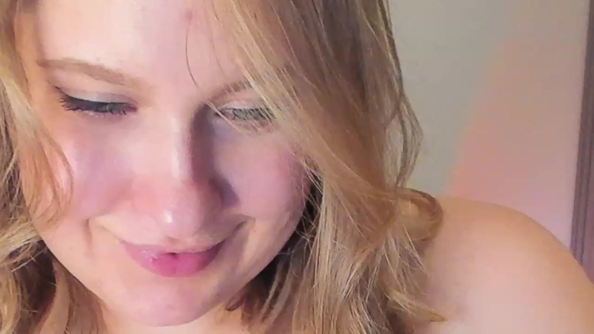 Gallery image thumbnail from SensualAdict's myfreecams stream on, 12/28/2022, 18:30 image 12 of 20