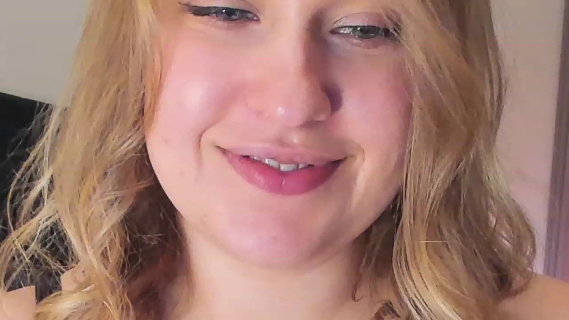 Gallery image thumbnail from SensualAdict's myfreecams stream on, 12/28/2022, 18:30 image 17 of 20