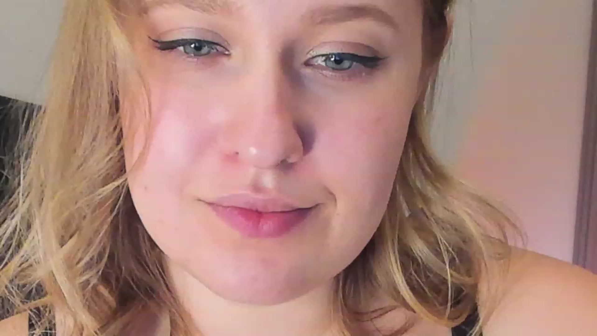 Gallery image thumbnail from SensualAdict's myfreecams stream on, 12/28/2022, 18:30 image 6 of 20