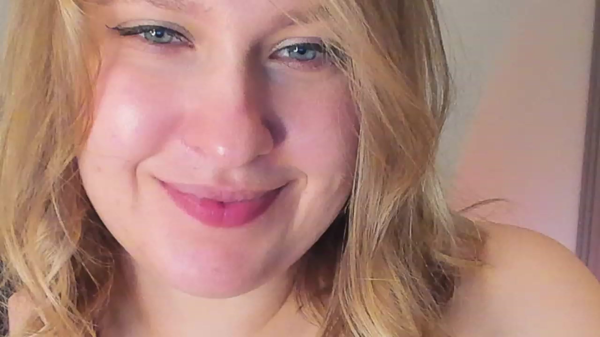 Gallery image thumbnail from SensualAdict's myfreecams stream on, 12/28/2022, 18:30 image 16 of 20