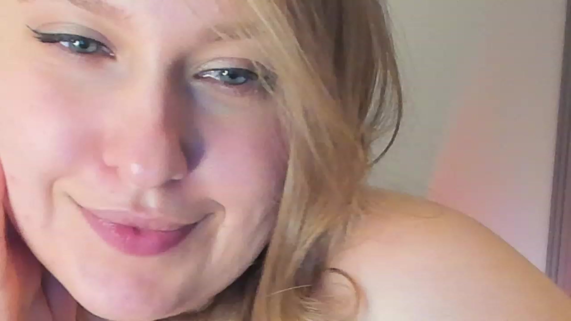 Gallery image thumbnail from SensualAdict's myfreecams stream on, 12/28/2022, 18:30 image 20 of 20