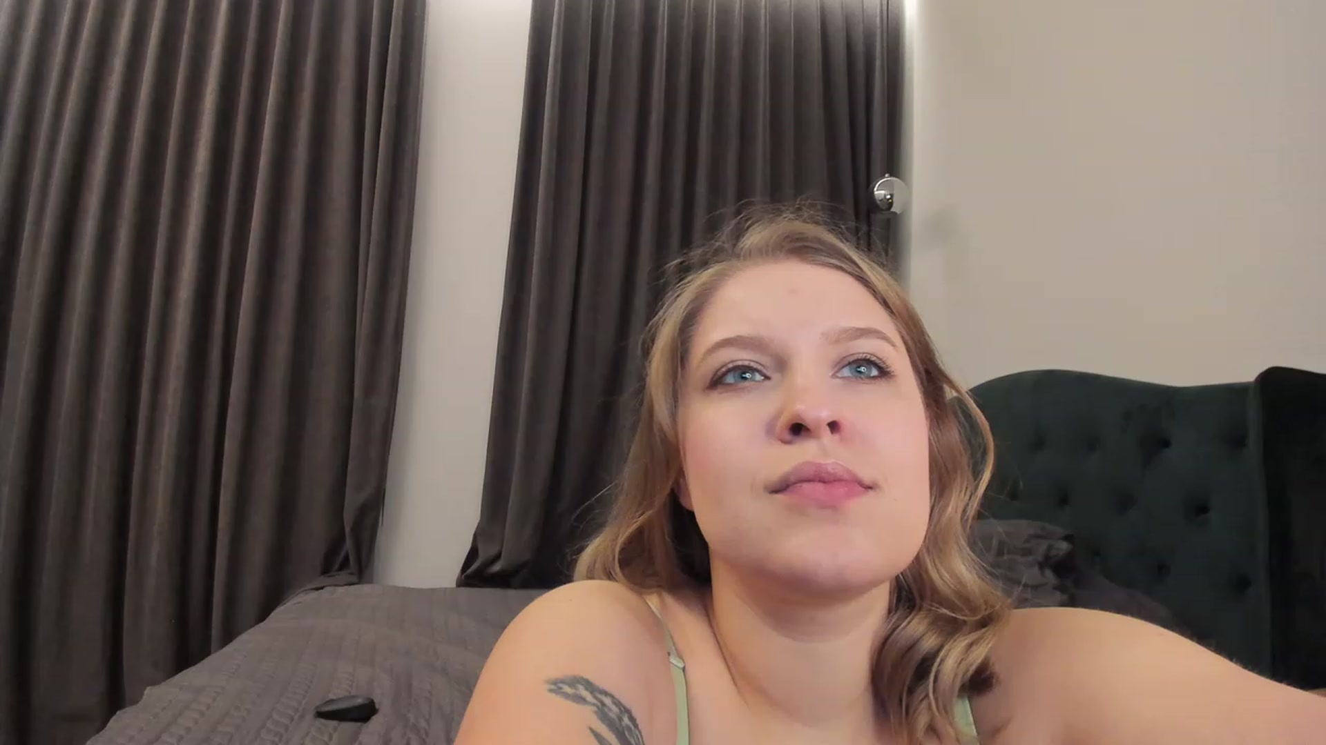 Gallery image thumbnail from SensualAdict's myfreecams stream on, 12/30/2022, 17:54 image 4 of 20