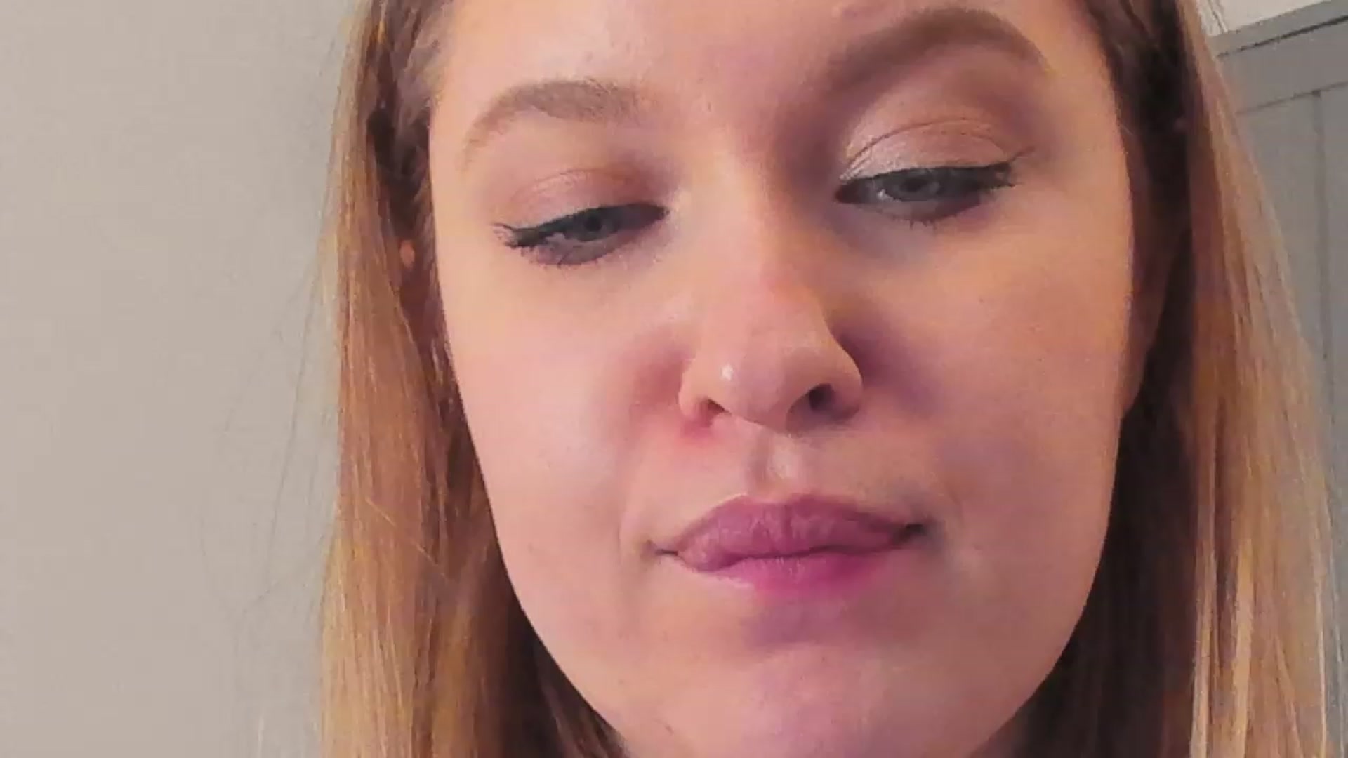 Gallery image thumbnail from SensualAdict's myfreecams stream on, 12/31/2022, 15:10 image 9 of 20