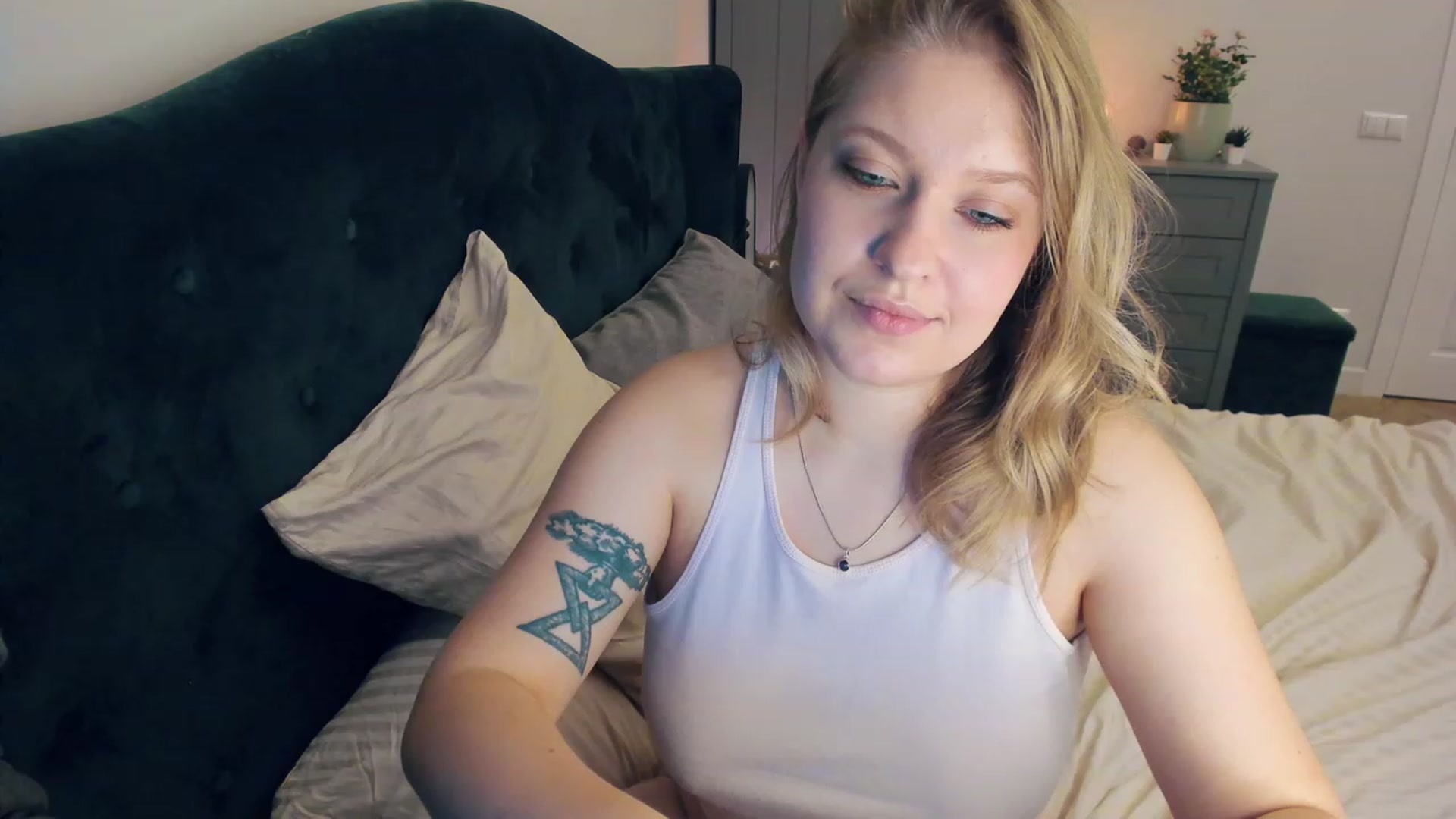 Gallery image thumbnail from SensualAdict's myfreecams stream on, 01/05/2023, 14:38 image 17 of 20