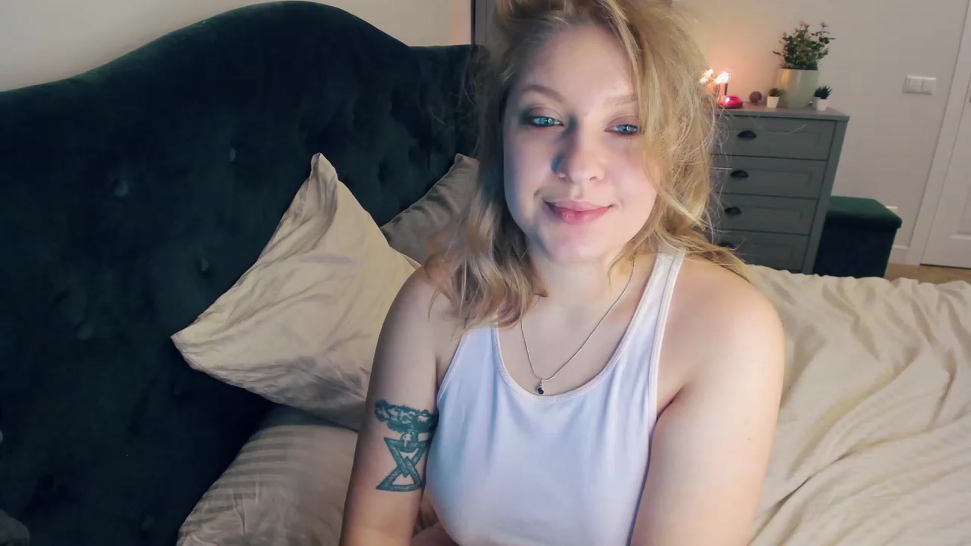 Gallery image thumbnail from SensualAdict's myfreecams stream on, 01/05/2023, 14:38 image 15 of 20