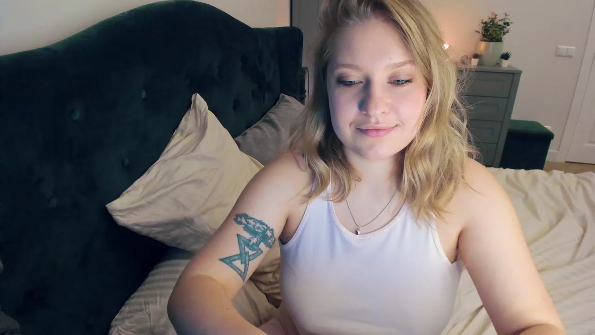 Gallery image thumbnail from SensualAdict's myfreecams stream on, 01/05/2023, 14:38 image 16 of 20