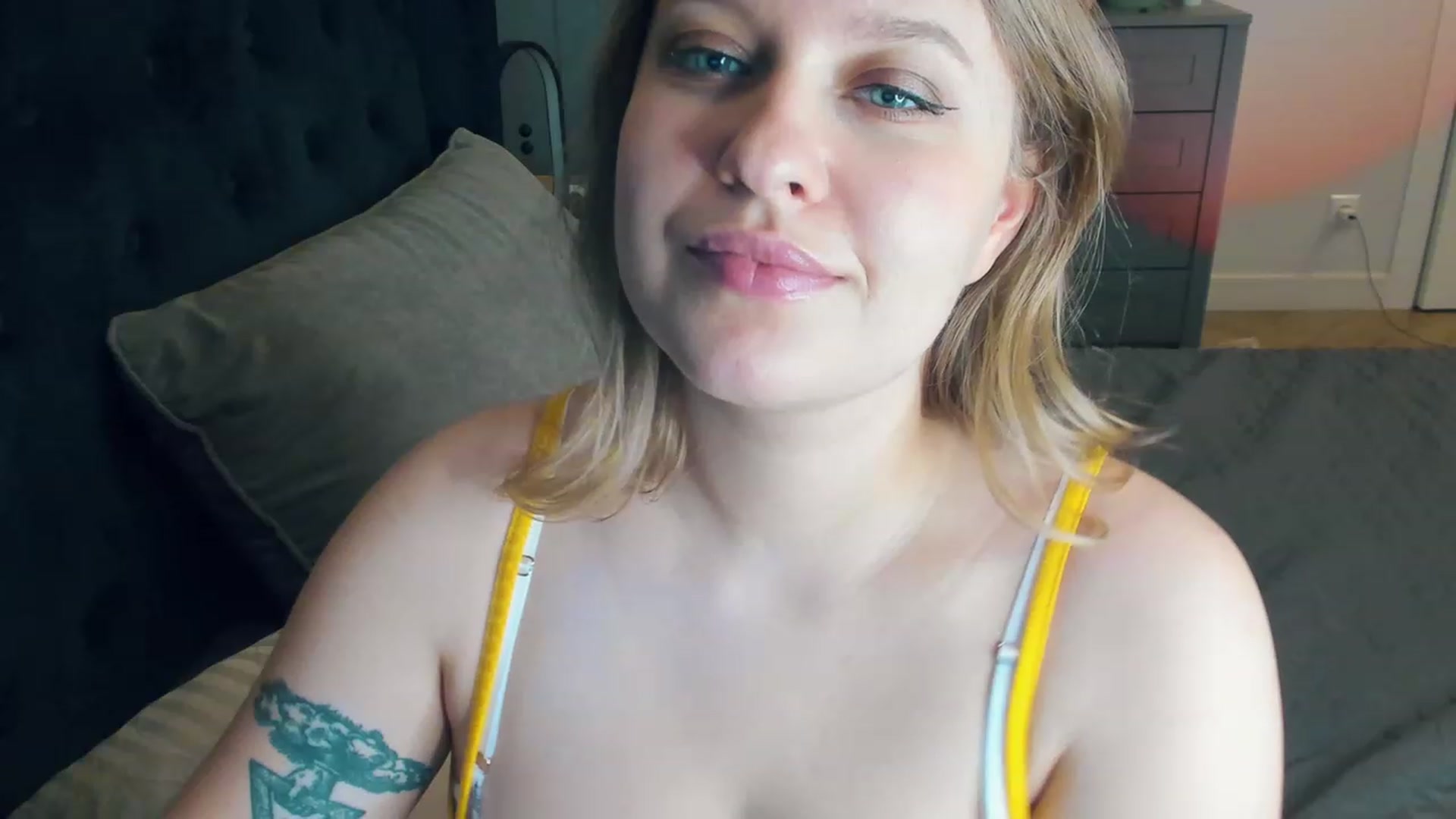 Gallery image thumbnail from SensualAdict's myfreecams stream on, 01/13/2023, 18:59 image 19 of 20