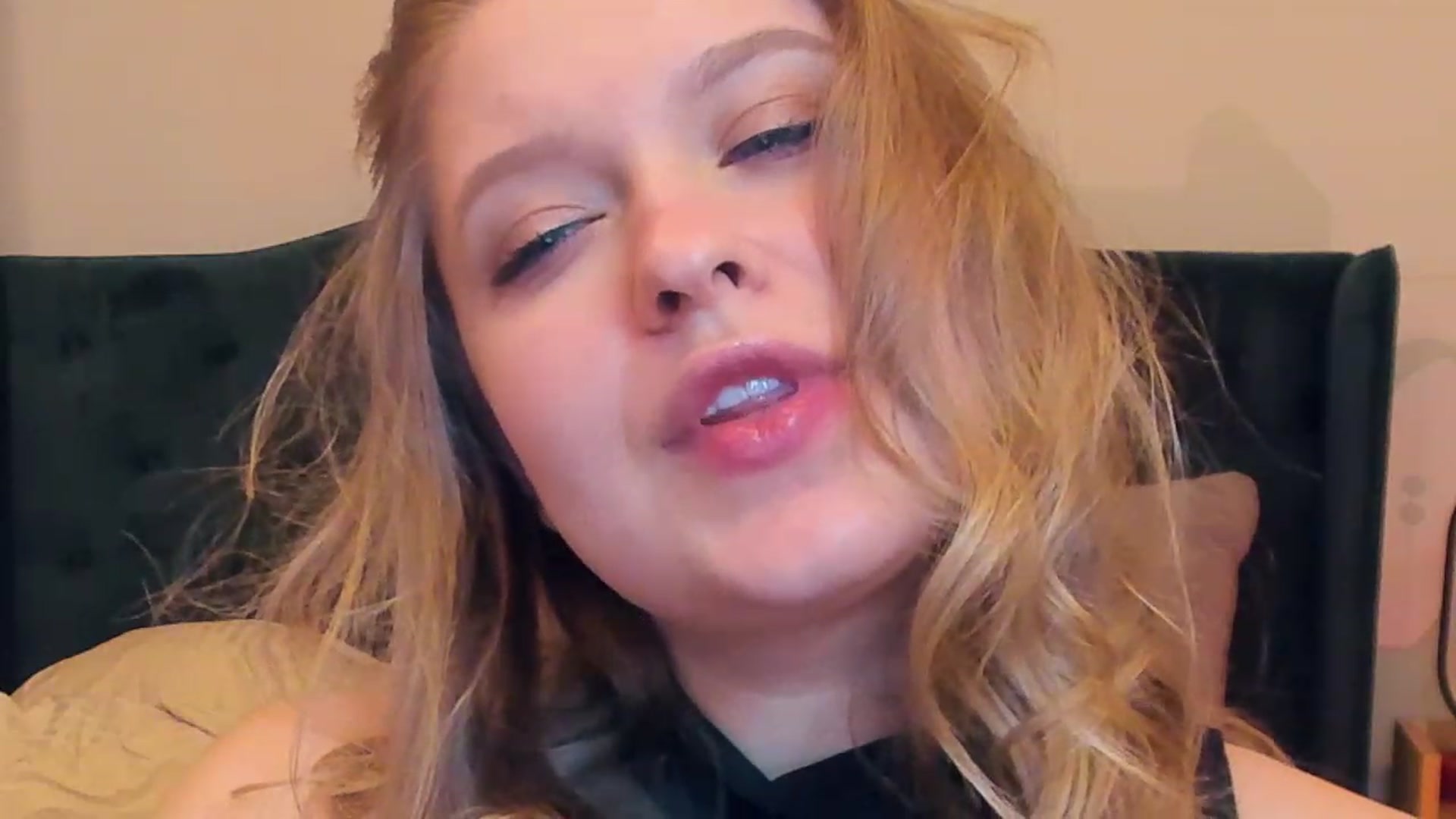 Gallery image thumbnail from SensualAdict's myfreecams stream on, 01/18/2023, 18:49 image 17 of 20