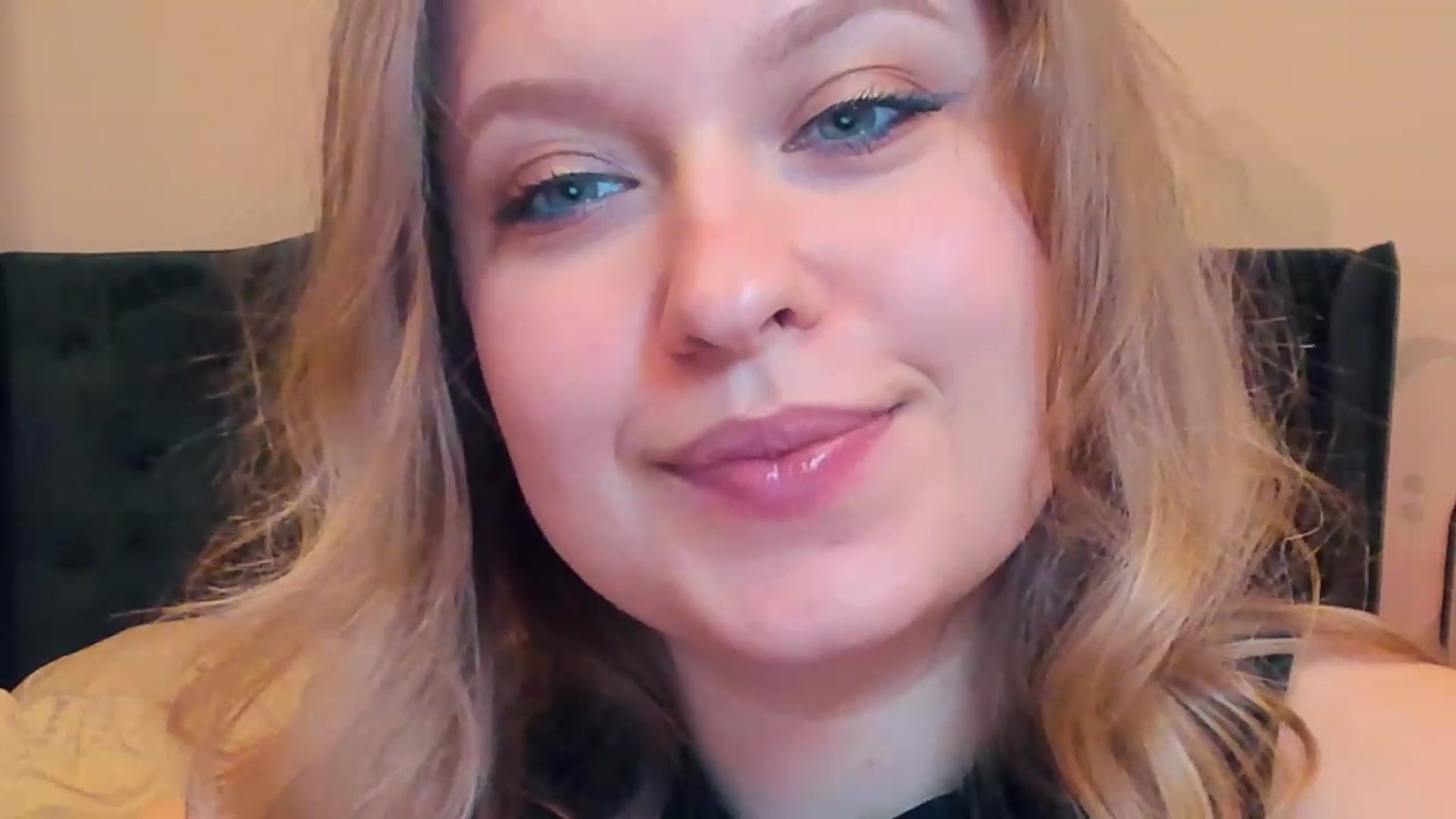 Gallery image thumbnail from SensualAdict's myfreecams stream on, 01/18/2023, 18:49 image 12 of 20