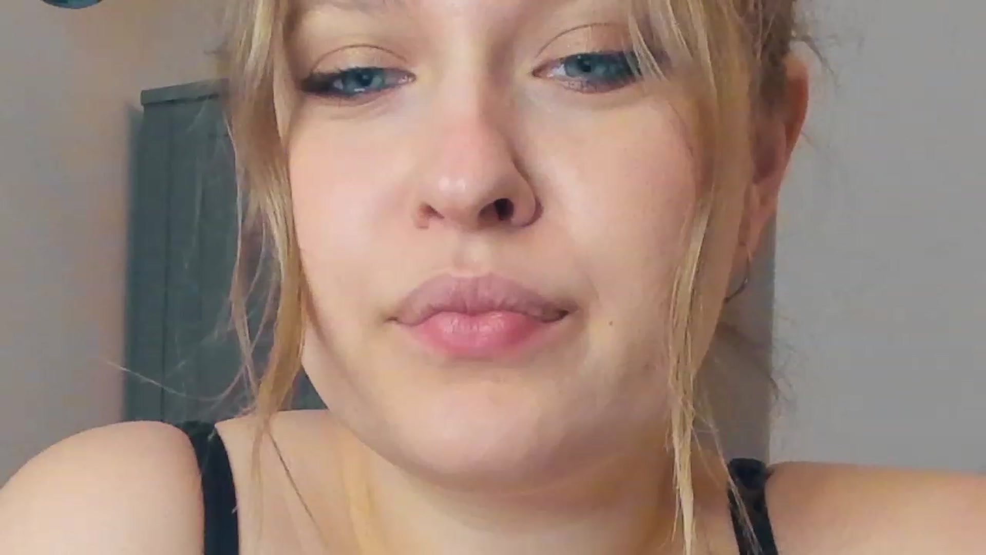 Gallery image thumbnail from SensualAdict's myfreecams stream on, 01/30/2023, 14:13 image 10 of 20