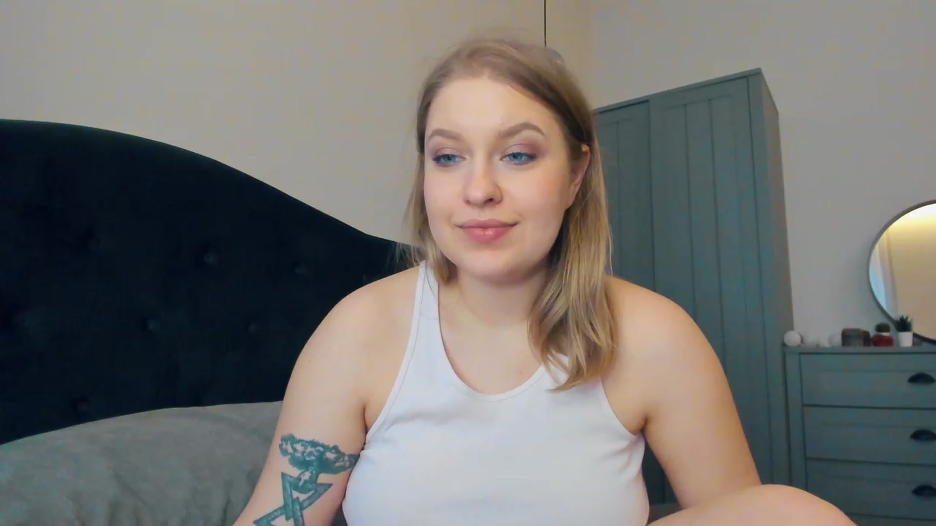 Gallery image thumbnail from SensualAdict's myfreecams stream on, 02/05/2023, 14:00 image 17 of 20