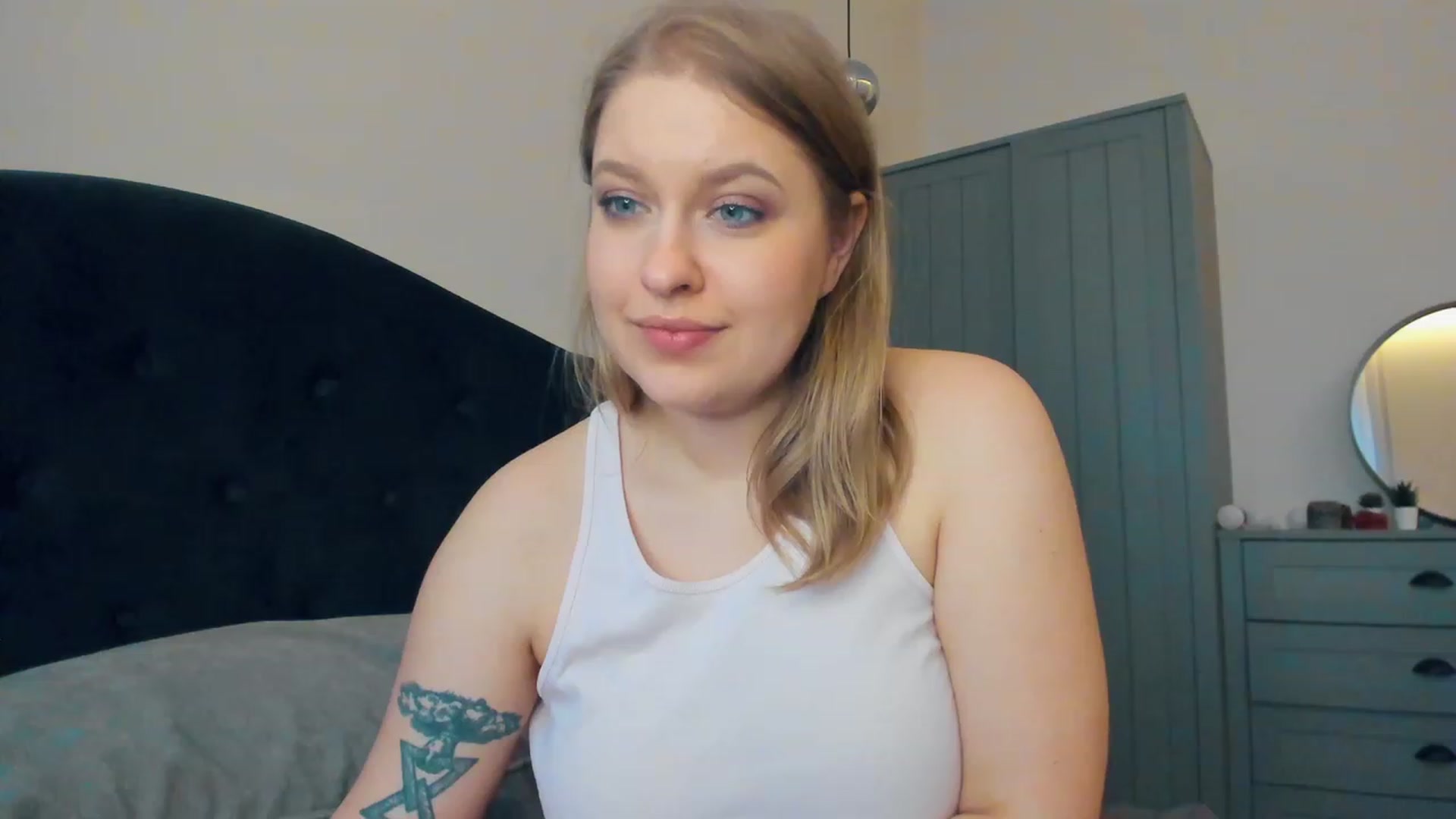 Gallery image thumbnail from SensualAdict's myfreecams stream on, 02/05/2023, 14:00 image 19 of 20