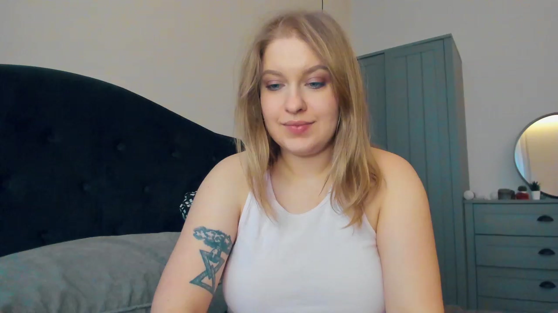 Gallery image thumbnail from SensualAdict's myfreecams stream on, 02/05/2023, 14:00 image 6 of 20
