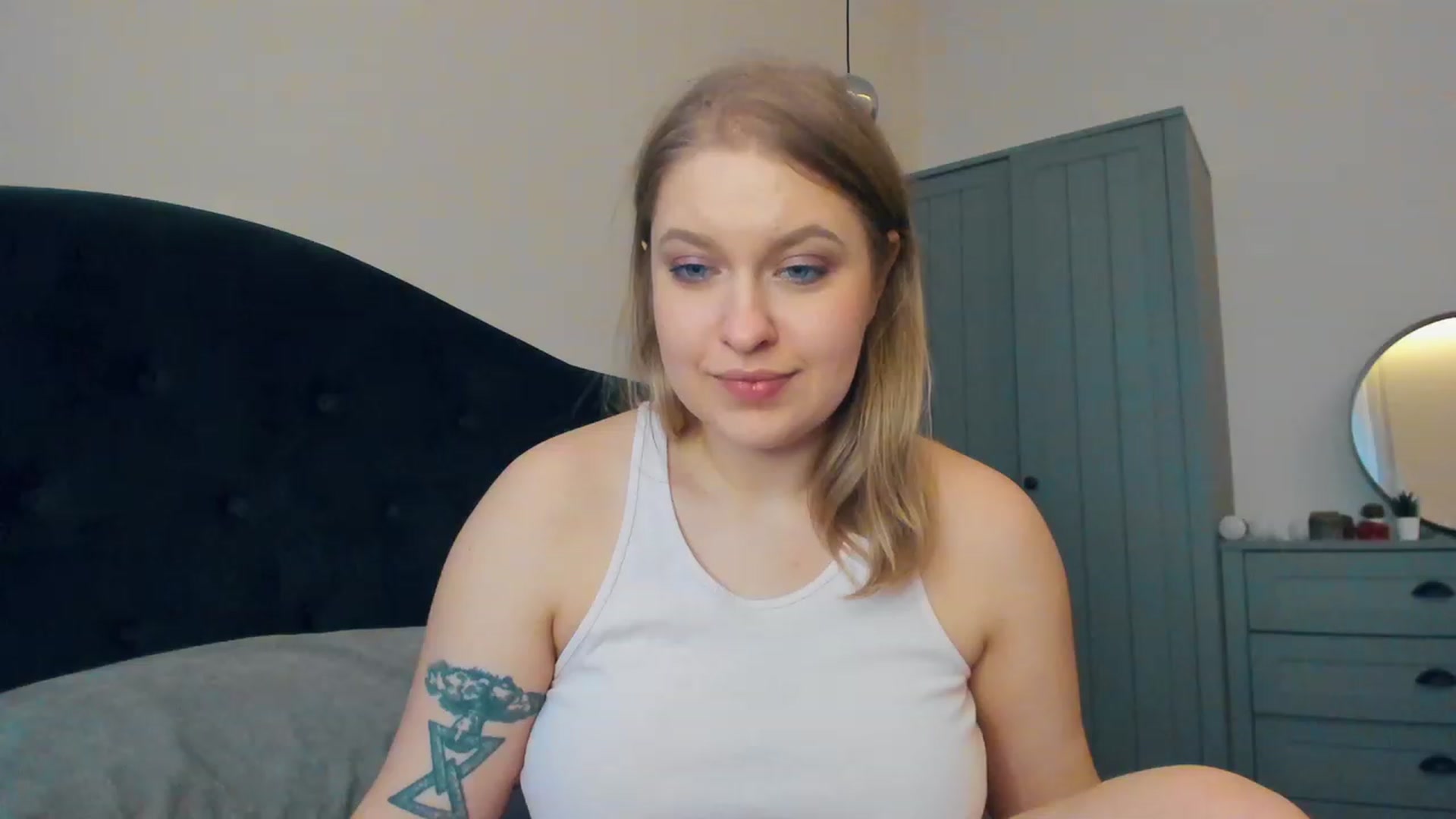 Gallery image thumbnail from SensualAdict's myfreecams stream on, 02/05/2023, 14:00 image 18 of 20