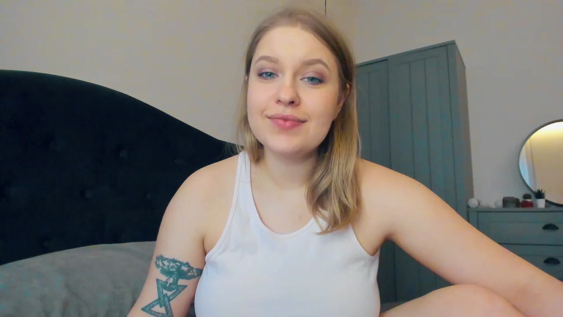 Gallery image thumbnail from SensualAdict's myfreecams stream on, 02/05/2023, 14:00 image 15 of 20
