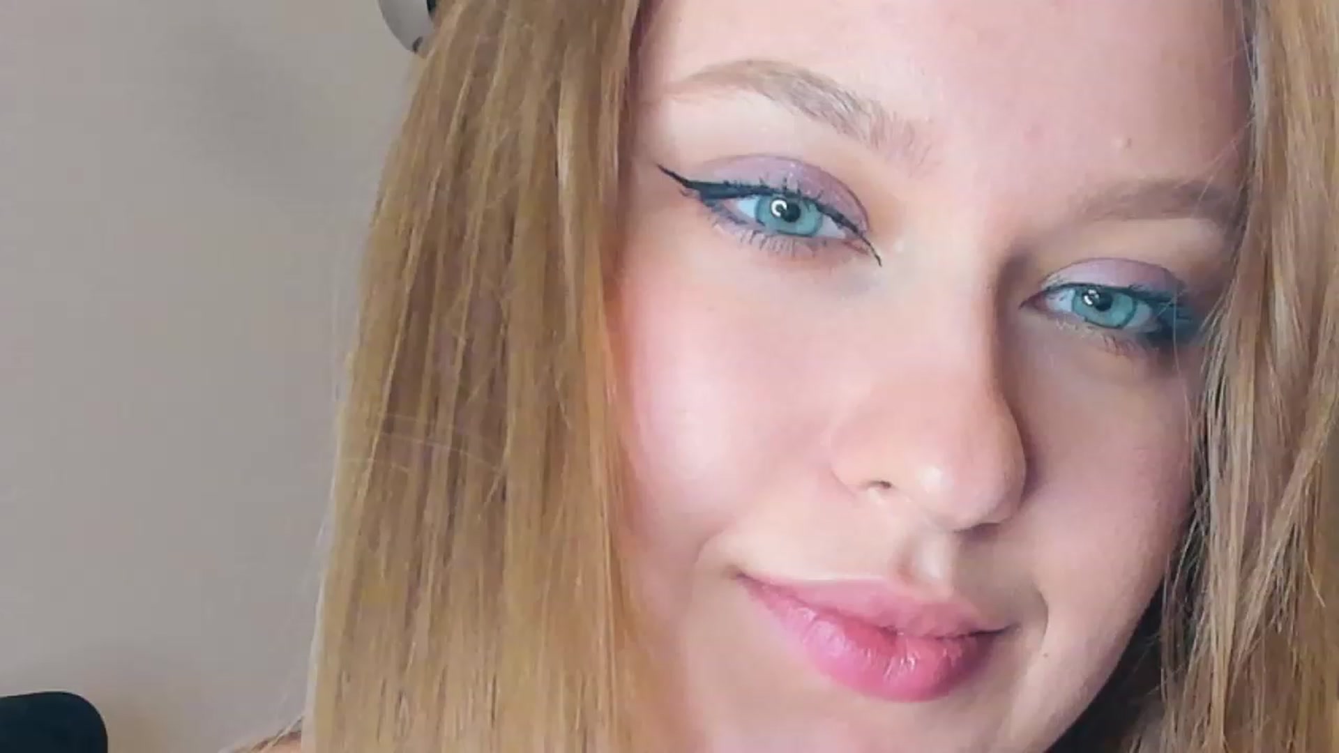 Gallery image thumbnail from SensualAdict's myfreecams stream on, 02/10/2023, 18:26 image 8 of 20
