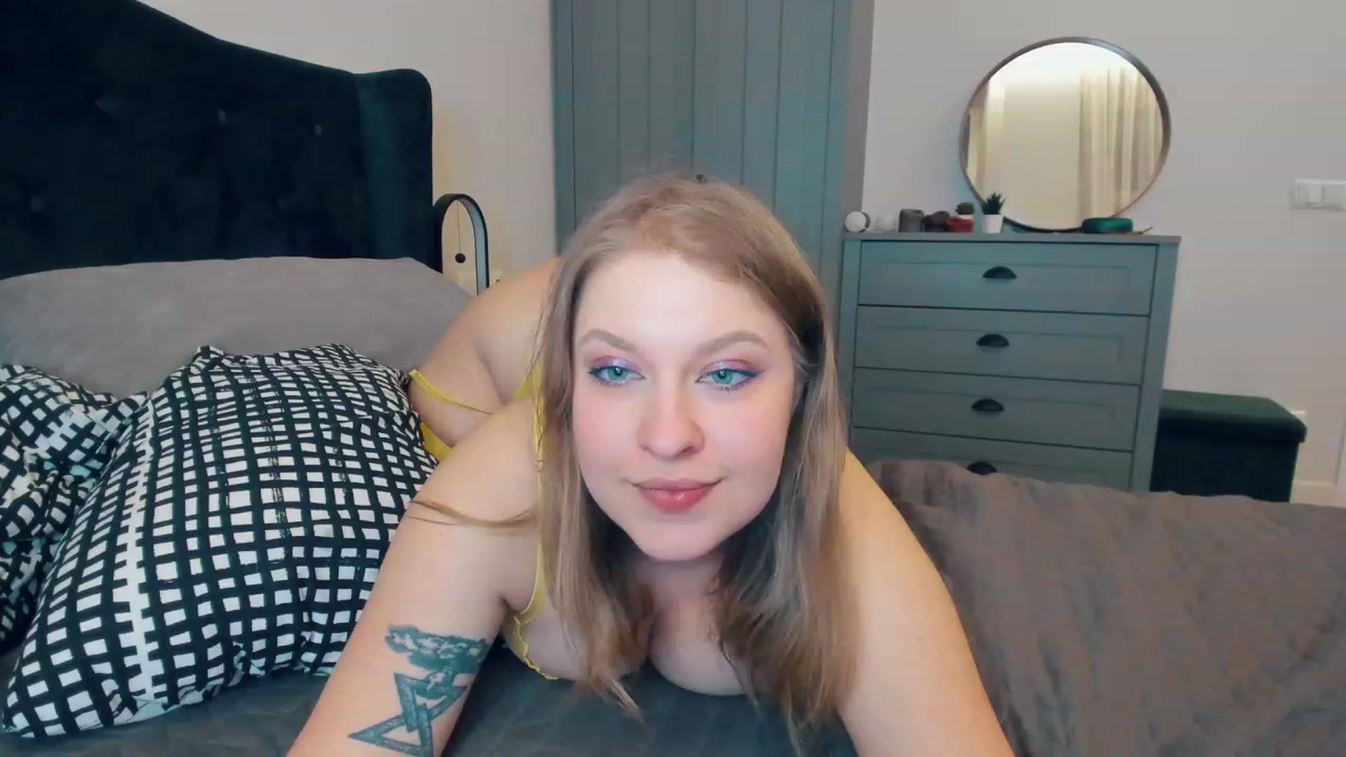 Gallery image thumbnail from SensualAdict's myfreecams stream on, 02/12/2023, 19:35 image 8 of 20