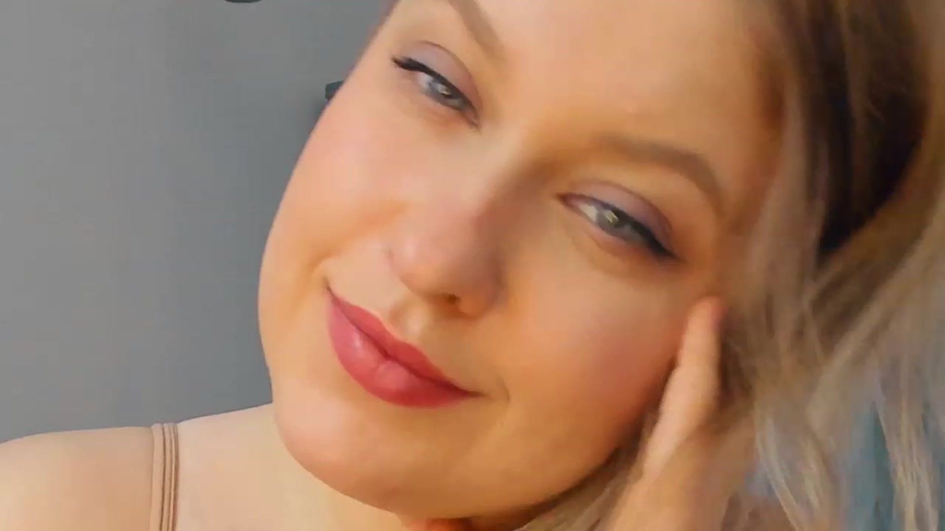 Gallery image thumbnail from SensualAdict's myfreecams stream on, 02/14/2023, 13:08 image 13 of 20
