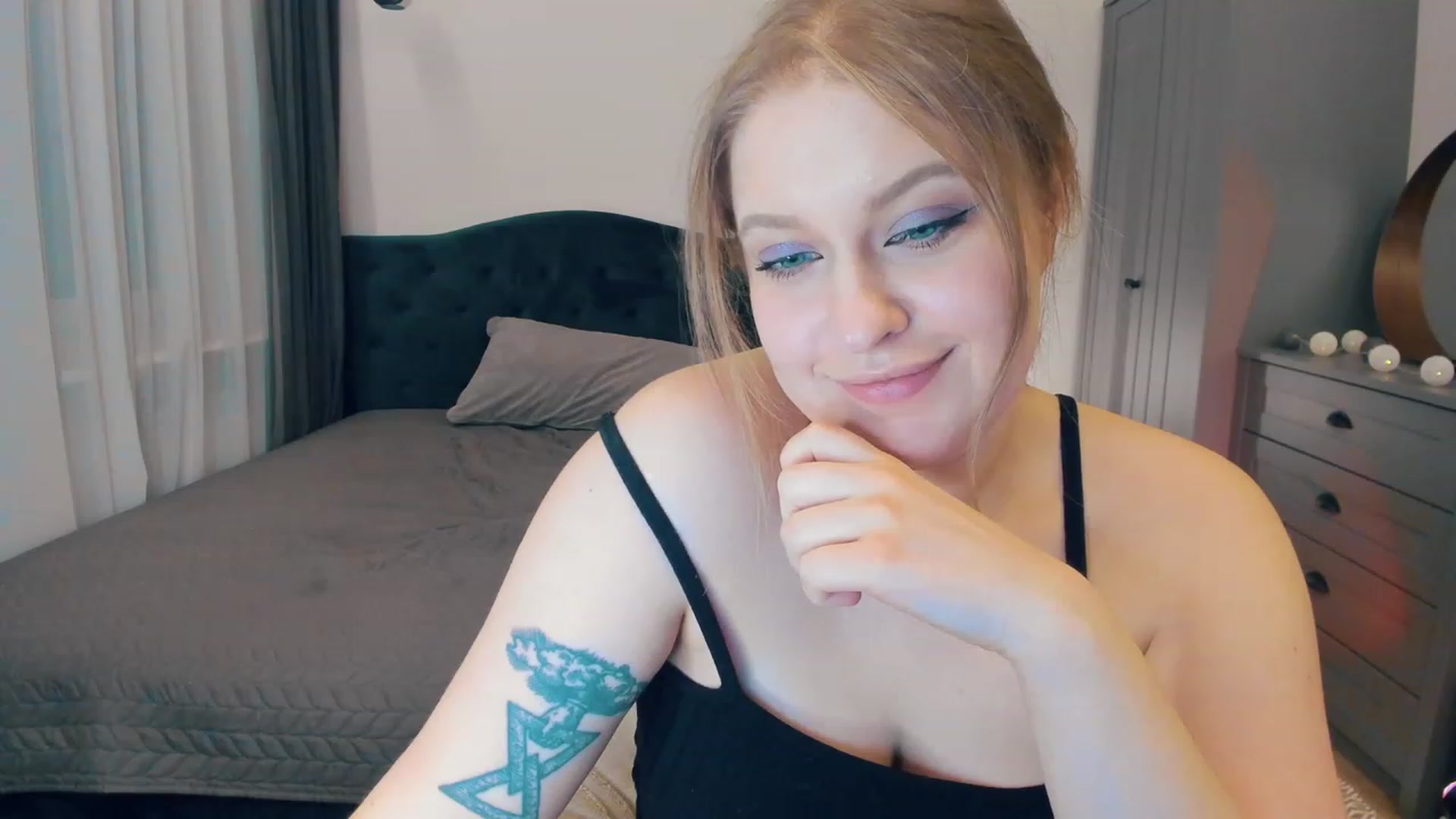 Gallery image thumbnail from SensualAdict's myfreecams stream on, 02/15/2023, 17:26 image 6 of 20