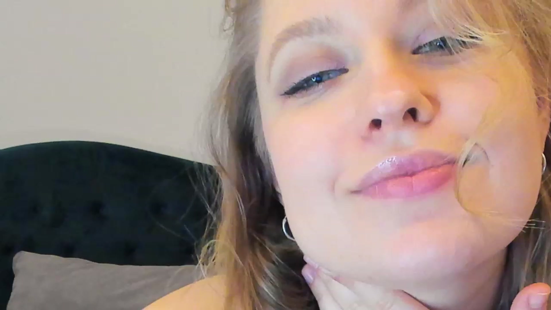 Gallery image thumbnail from SensualAdict's myfreecams stream on, 02/18/2023, 16:03 image 15 of 20