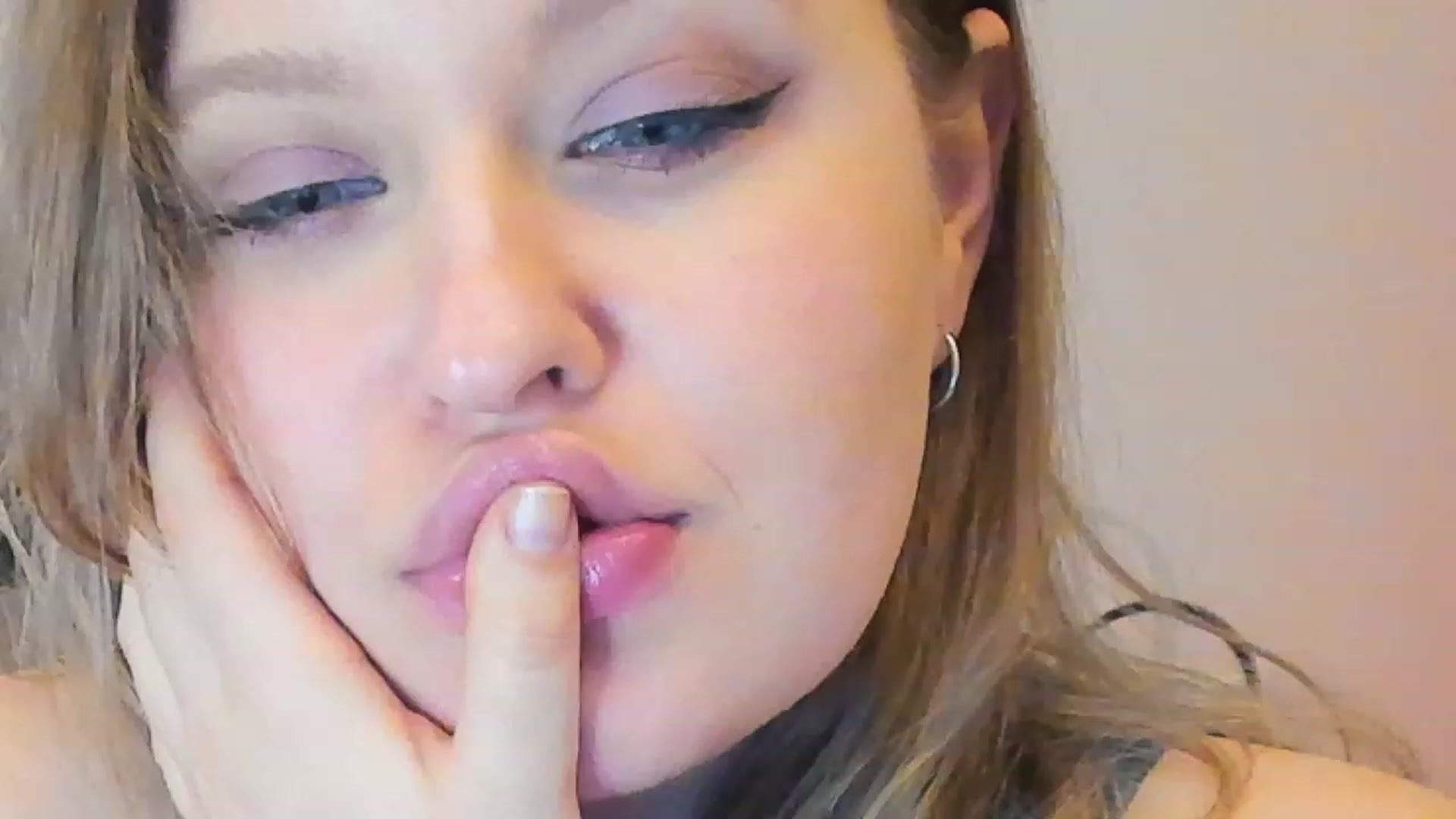 Gallery image thumbnail from SensualAdict's myfreecams stream on, 02/18/2023, 18:13 image 8 of 20