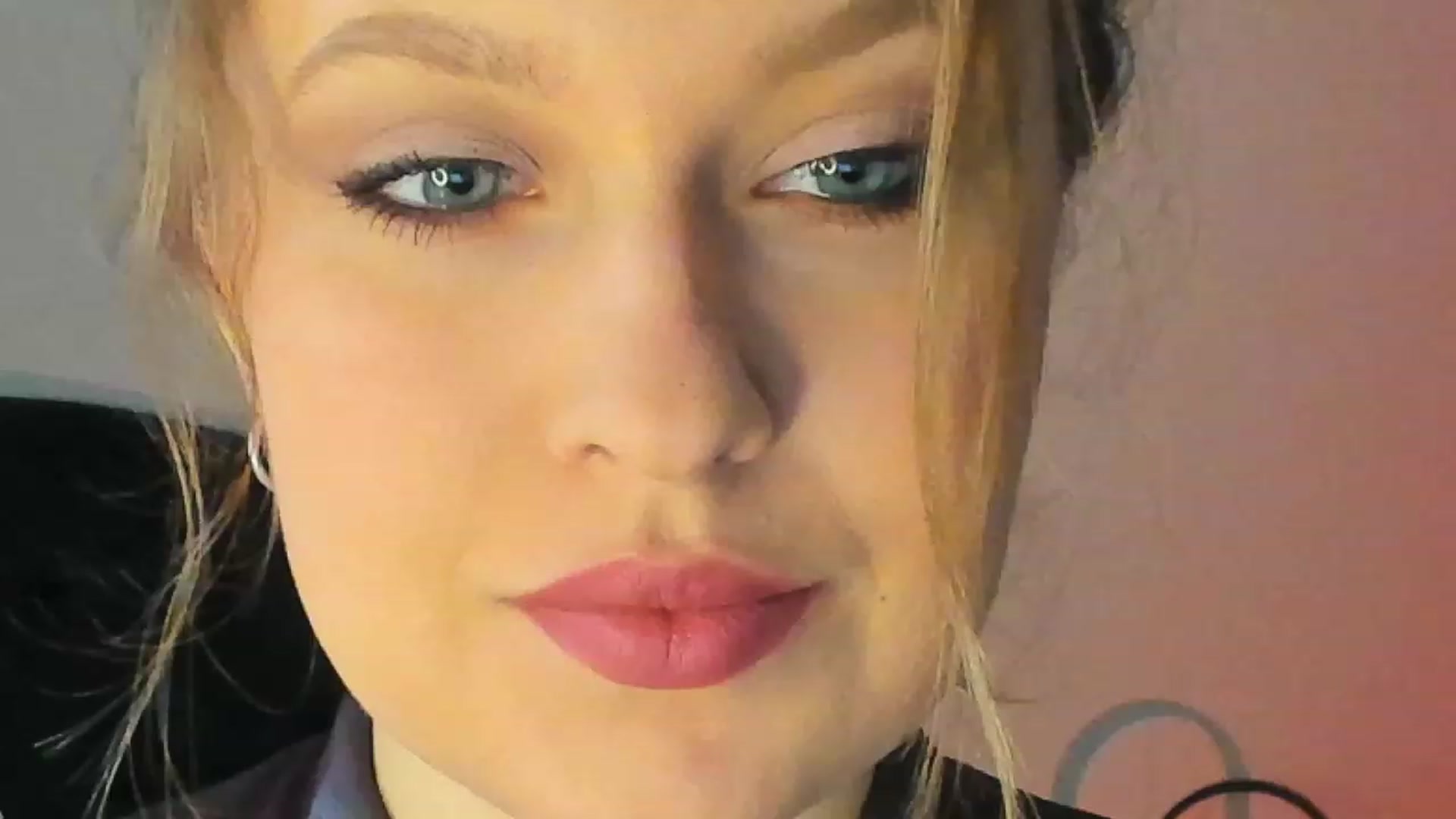 Gallery image thumbnail from SensualAdict's myfreecams stream on, 02/19/2023, 14:49 image 1 of 20