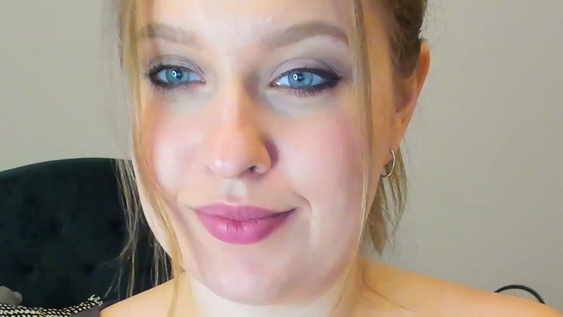 Gallery image thumbnail from SensualAdict's myfreecams stream on, 02/19/2023, 19:48 image 19 of 20