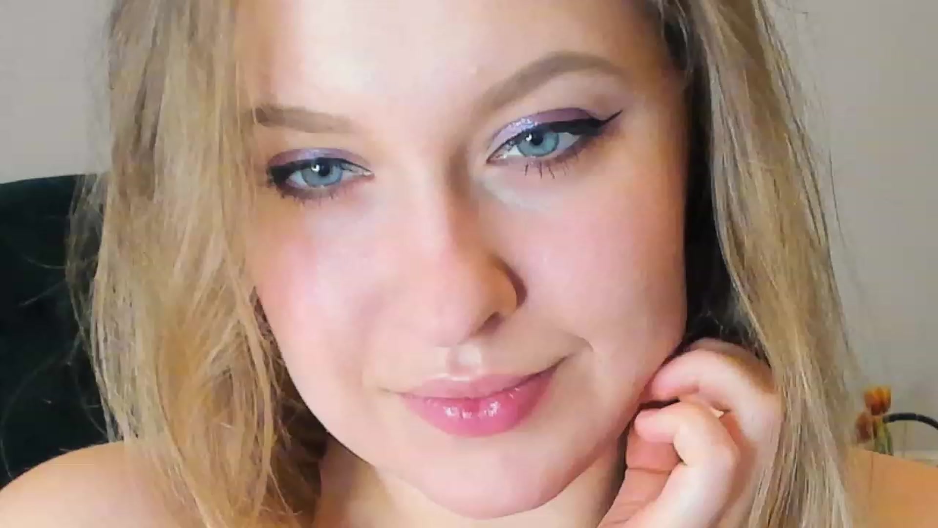Gallery image thumbnail from SensualAdict's myfreecams stream on, 02/24/2023, 17:51 image 14 of 20