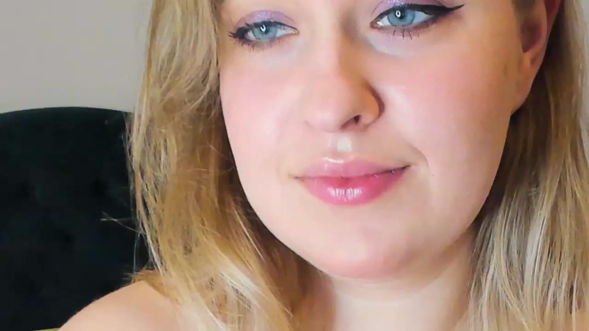 Gallery image thumbnail from SensualAdict's myfreecams stream on, 02/24/2023, 17:51 image 10 of 20
