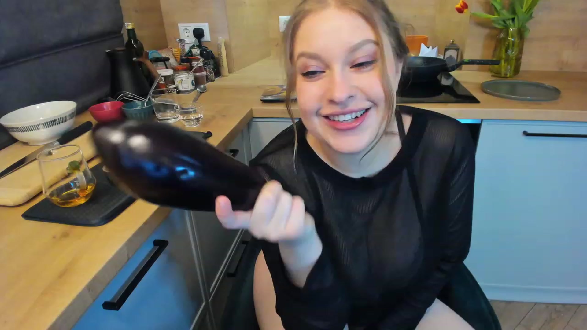Gallery image thumbnail from SensualAdict's myfreecams stream on, 02/25/2023, 13:00 image 16 of 20