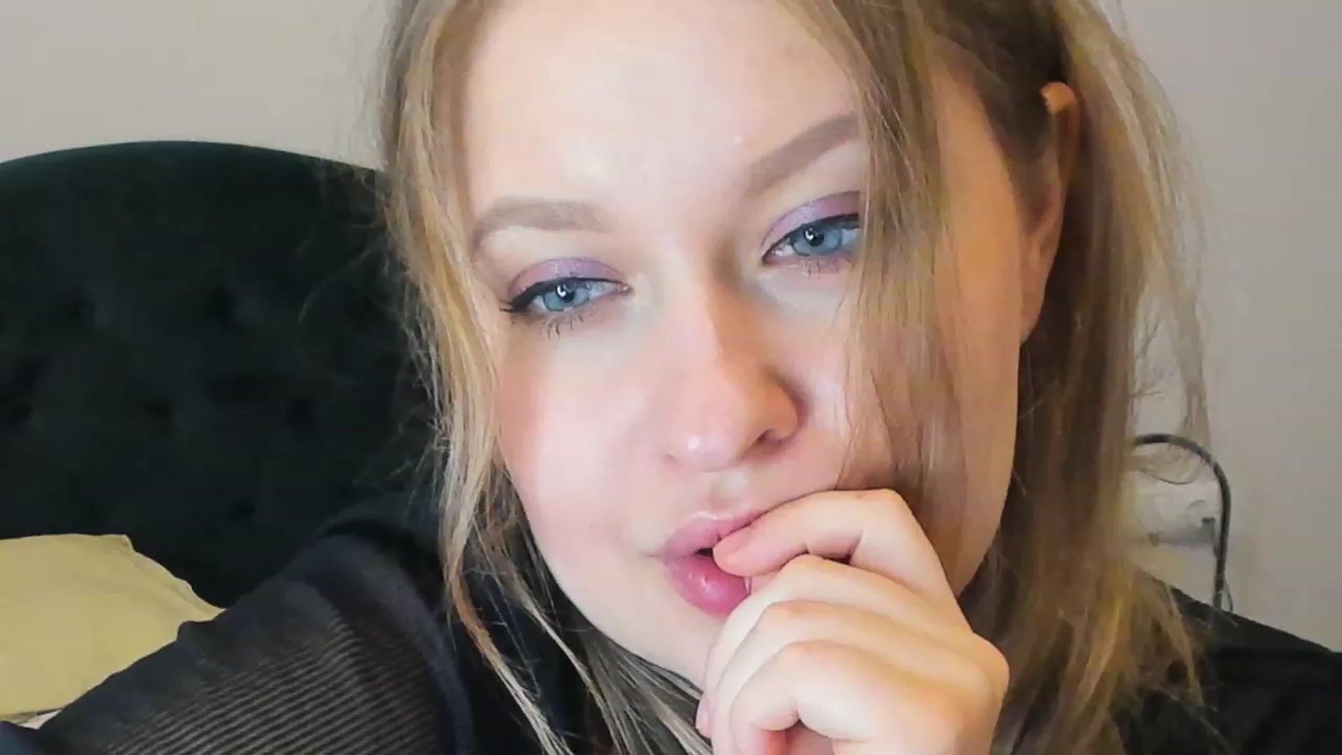 Gallery image thumbnail from SensualAdict's myfreecams stream on, 02/25/2023, 16:16 image 11 of 20