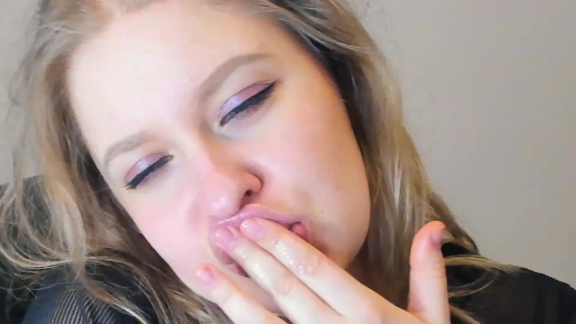 Gallery image thumbnail from SensualAdict's myfreecams stream on, 02/25/2023, 17:27 image 1 of 20
