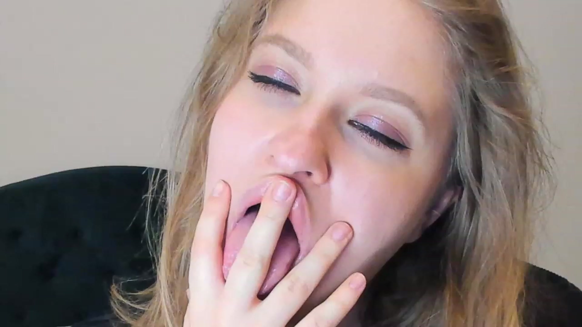 Gallery image thumbnail from SensualAdict's myfreecams stream on, 02/25/2023, 17:27 image 2 of 20
