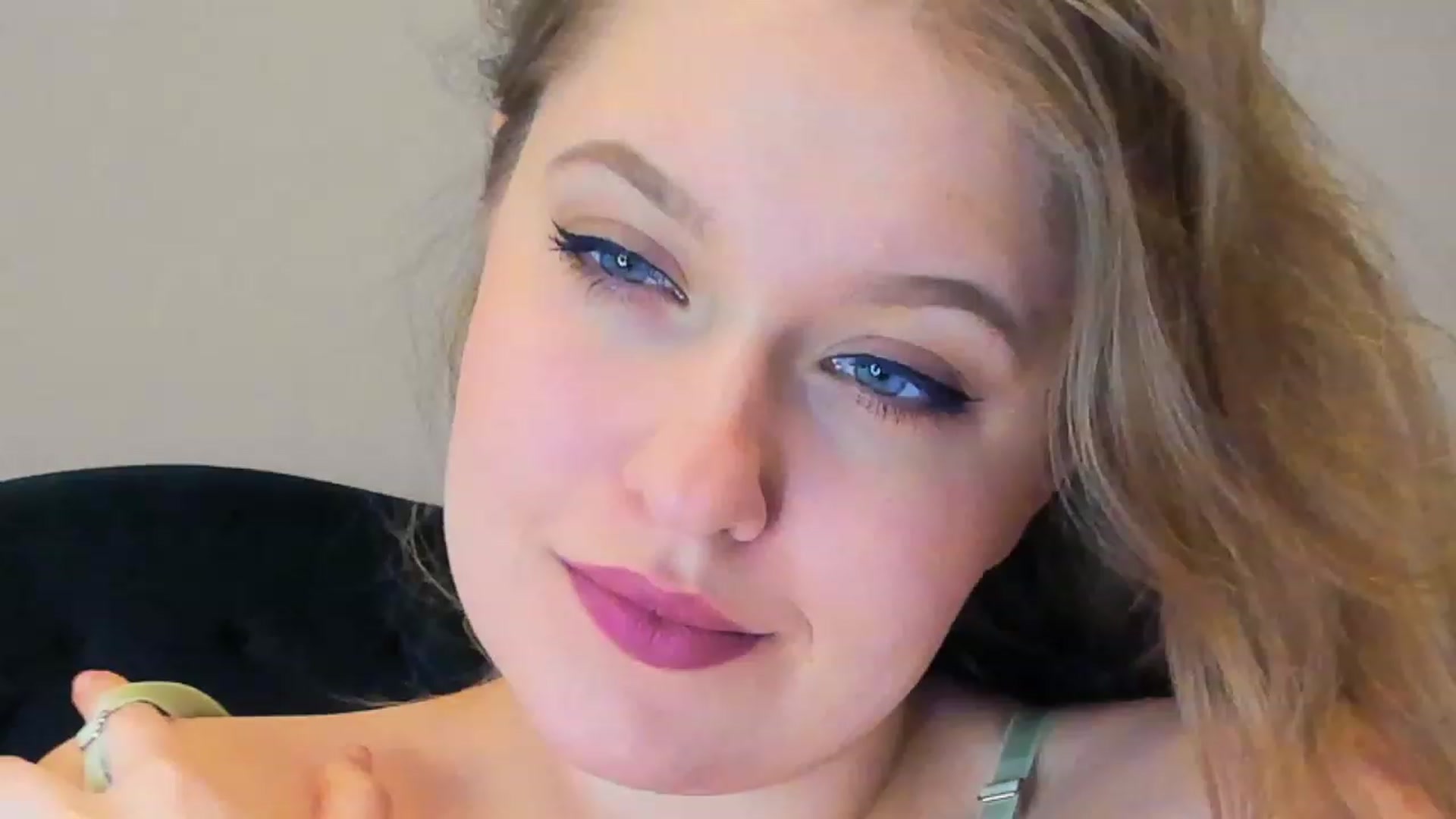 Gallery image thumbnail from SensualAdict's myfreecams stream on, 02/26/2023, 17:33 image 13 of 20