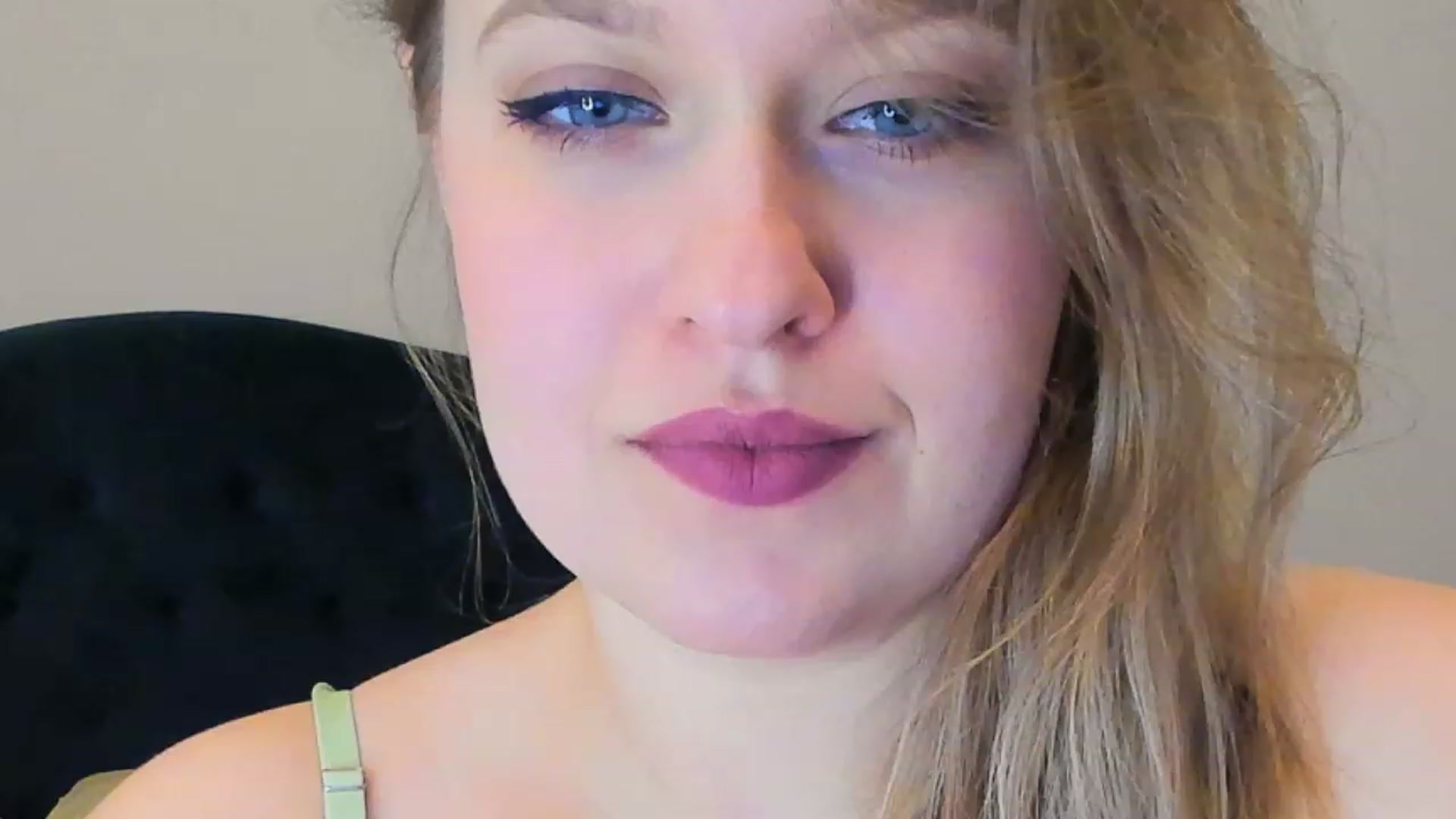 Gallery image thumbnail from SensualAdict's myfreecams stream on, 02/26/2023, 17:33 image 16 of 20
