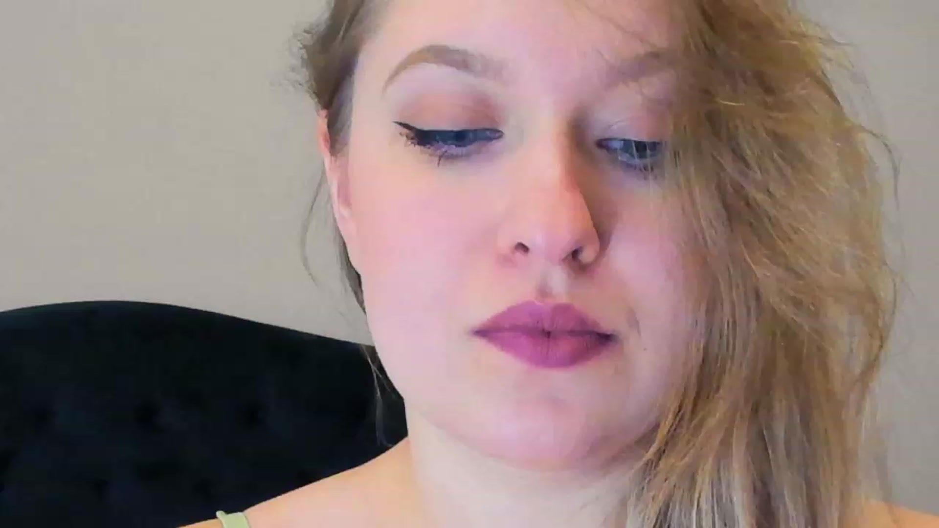 Gallery image thumbnail from SensualAdict's myfreecams stream on, 02/26/2023, 17:33 image 14 of 20