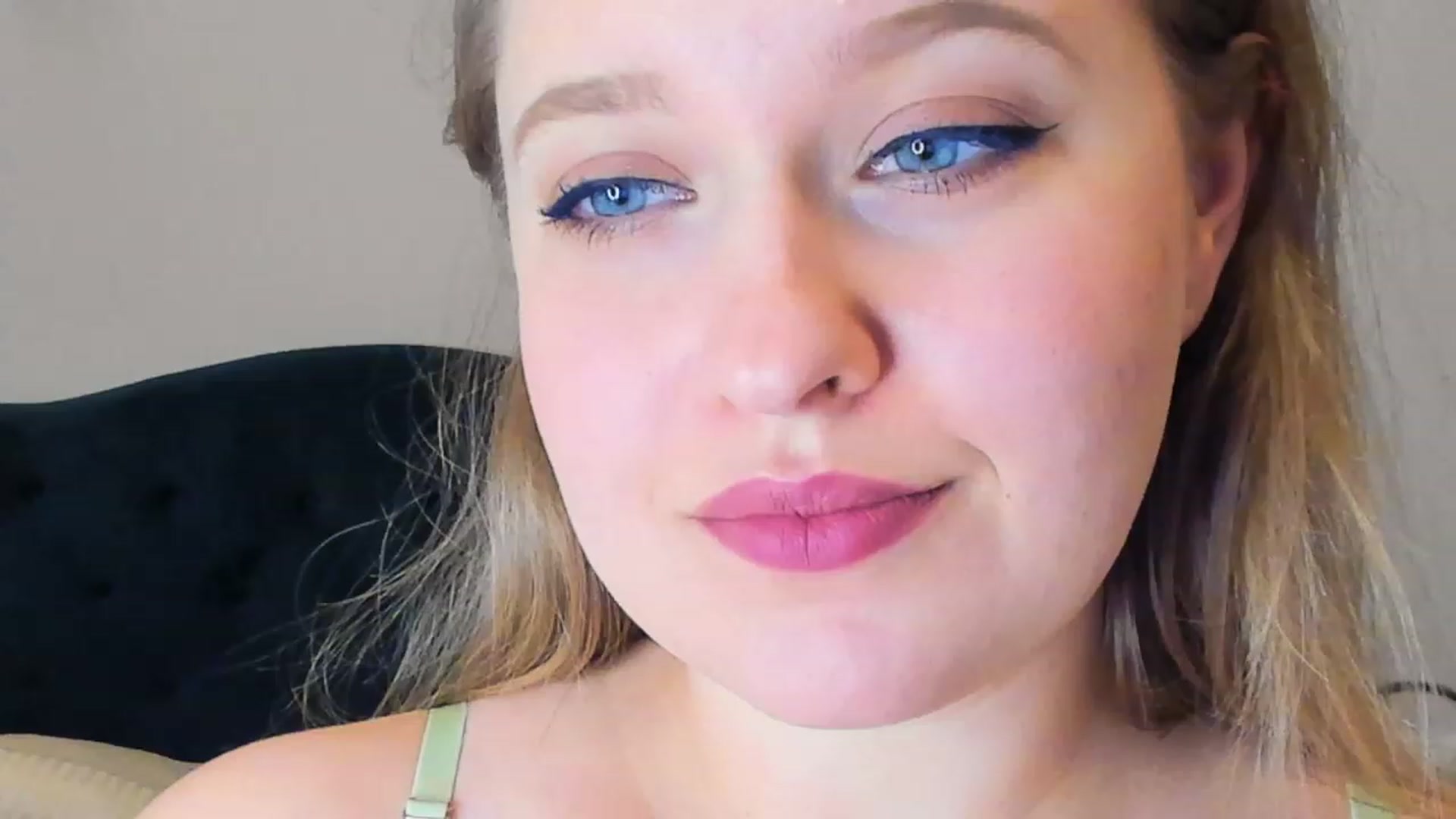 Gallery image thumbnail from SensualAdict's myfreecams stream on, 02/26/2023, 19:14 image 19 of 20