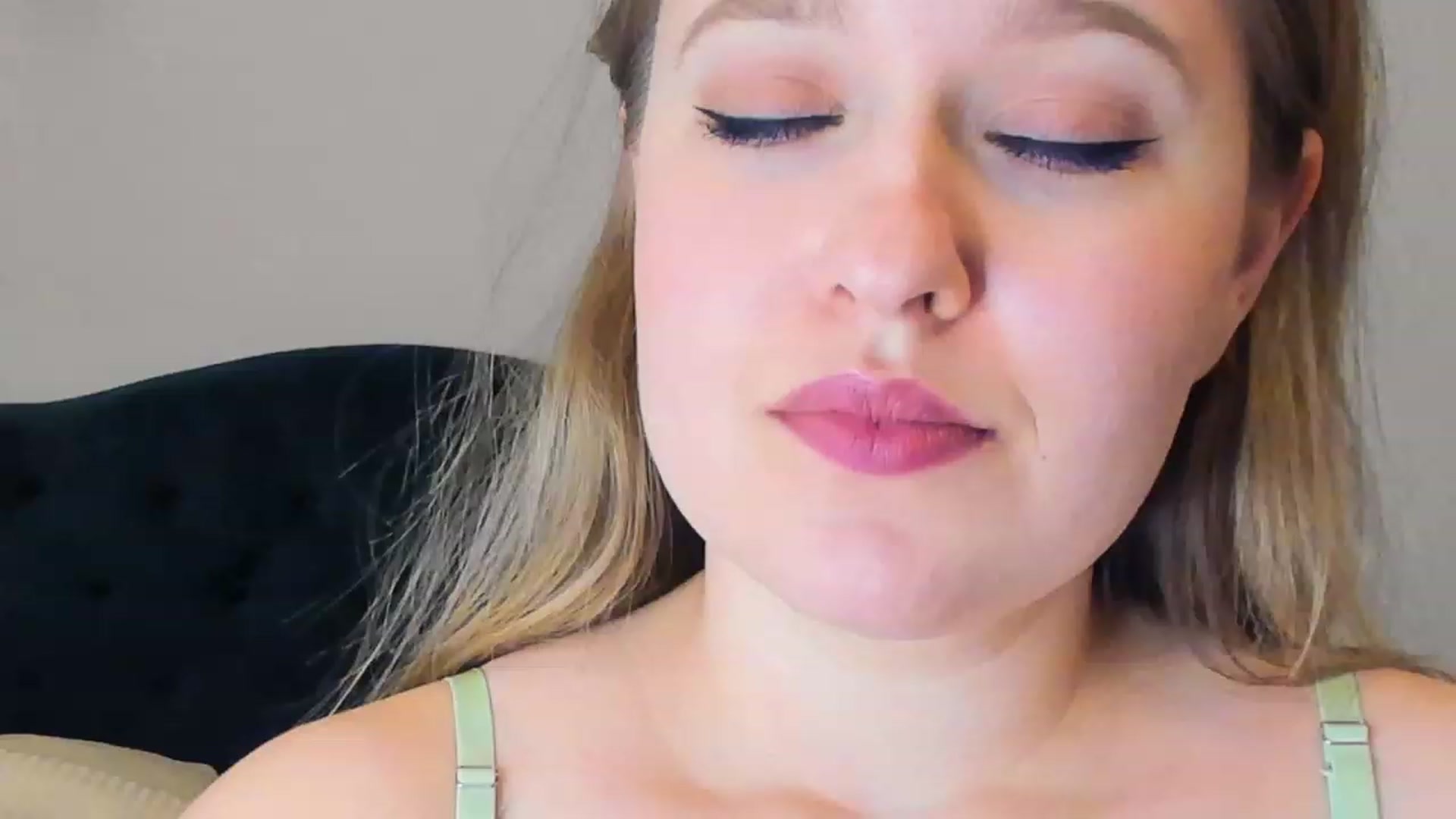 Gallery image thumbnail from SensualAdict's myfreecams stream on, 02/26/2023, 19:14 image 20 of 20