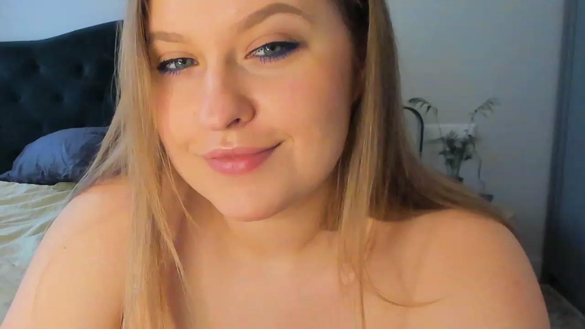 Gallery image thumbnail from SensualAdict's myfreecams stream on, 03/06/2023, 13:01 image 3 of 20