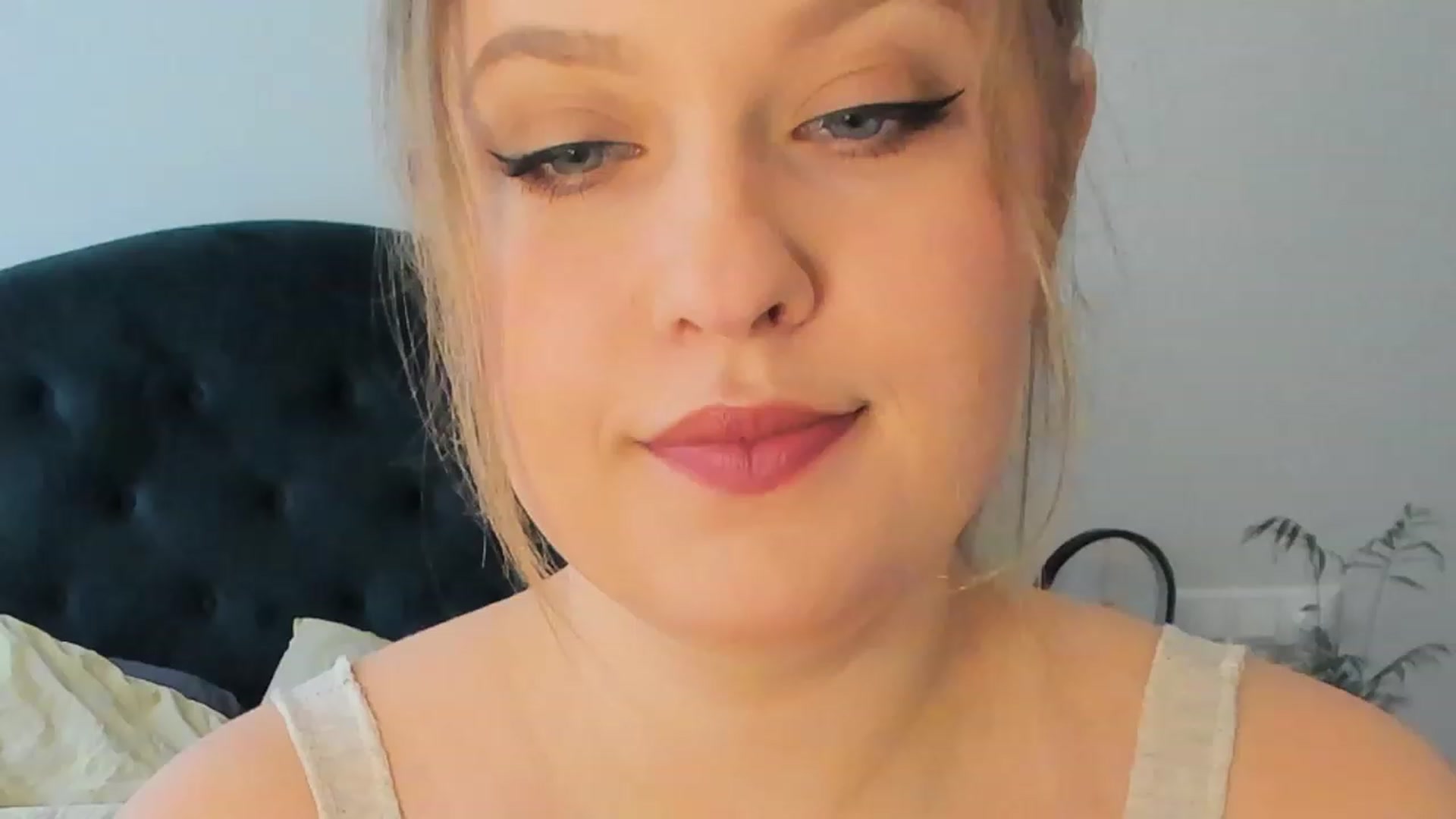 Gallery image thumbnail from SensualAdict's myfreecams stream on, 03/07/2023, 13:40 image 5 of 20