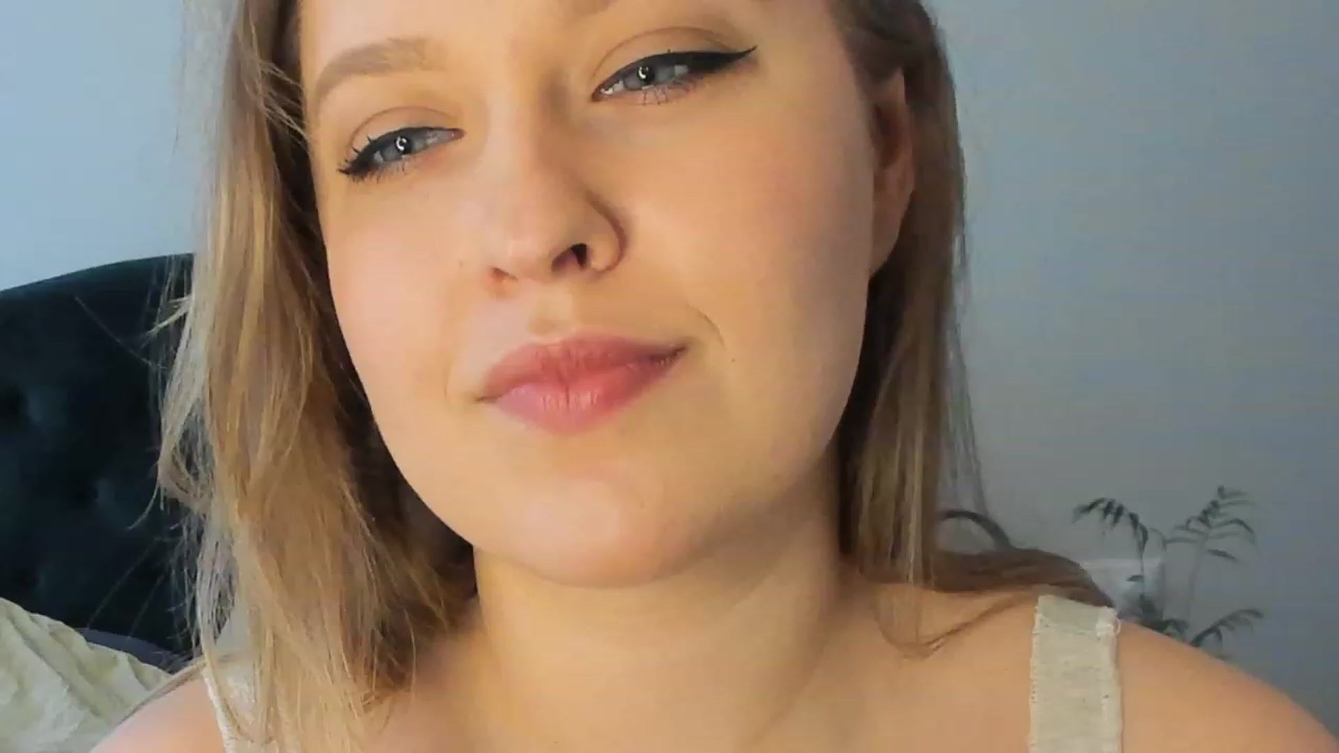 Gallery image thumbnail from SensualAdict's myfreecams stream on, 03/07/2023, 14:29 image 6 of 20