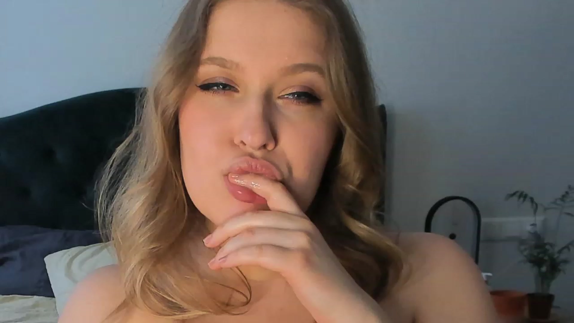 Gallery image thumbnail from SensualAdict's myfreecams stream on, 03/08/2023, 14:08 image 10 of 20
