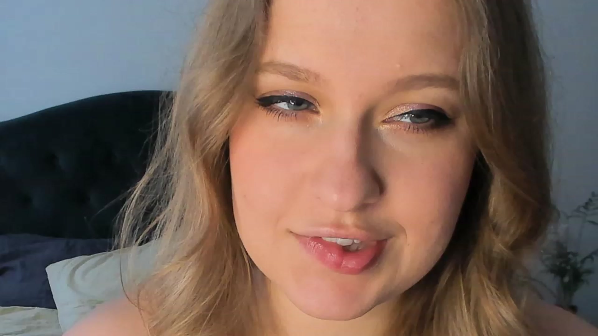 Gallery image thumbnail from SensualAdict's myfreecams stream on, 03/08/2023, 14:08 image 15 of 20