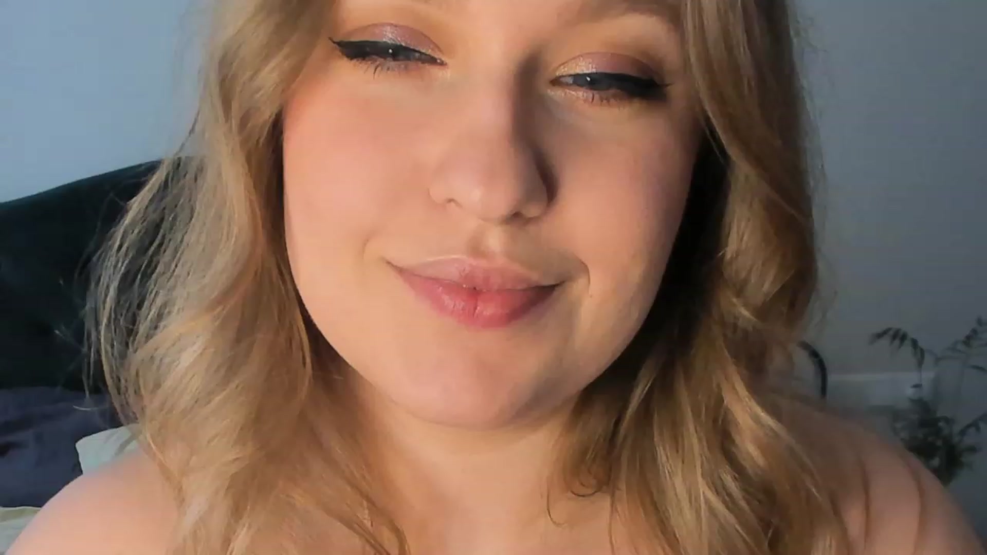 Gallery image thumbnail from SensualAdict's myfreecams stream on, 03/08/2023, 14:08 image 8 of 20